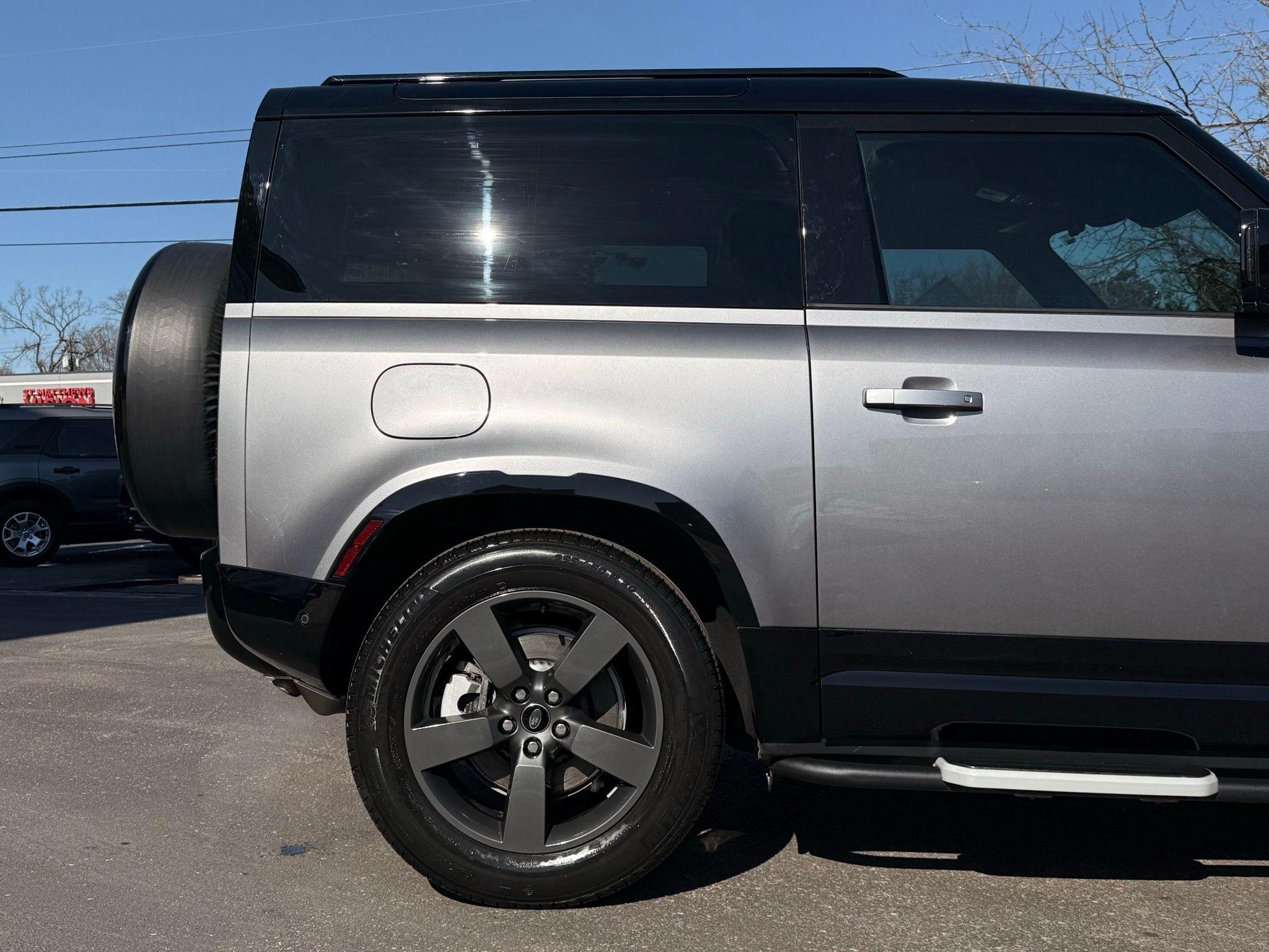 Land Rover Defender  2023