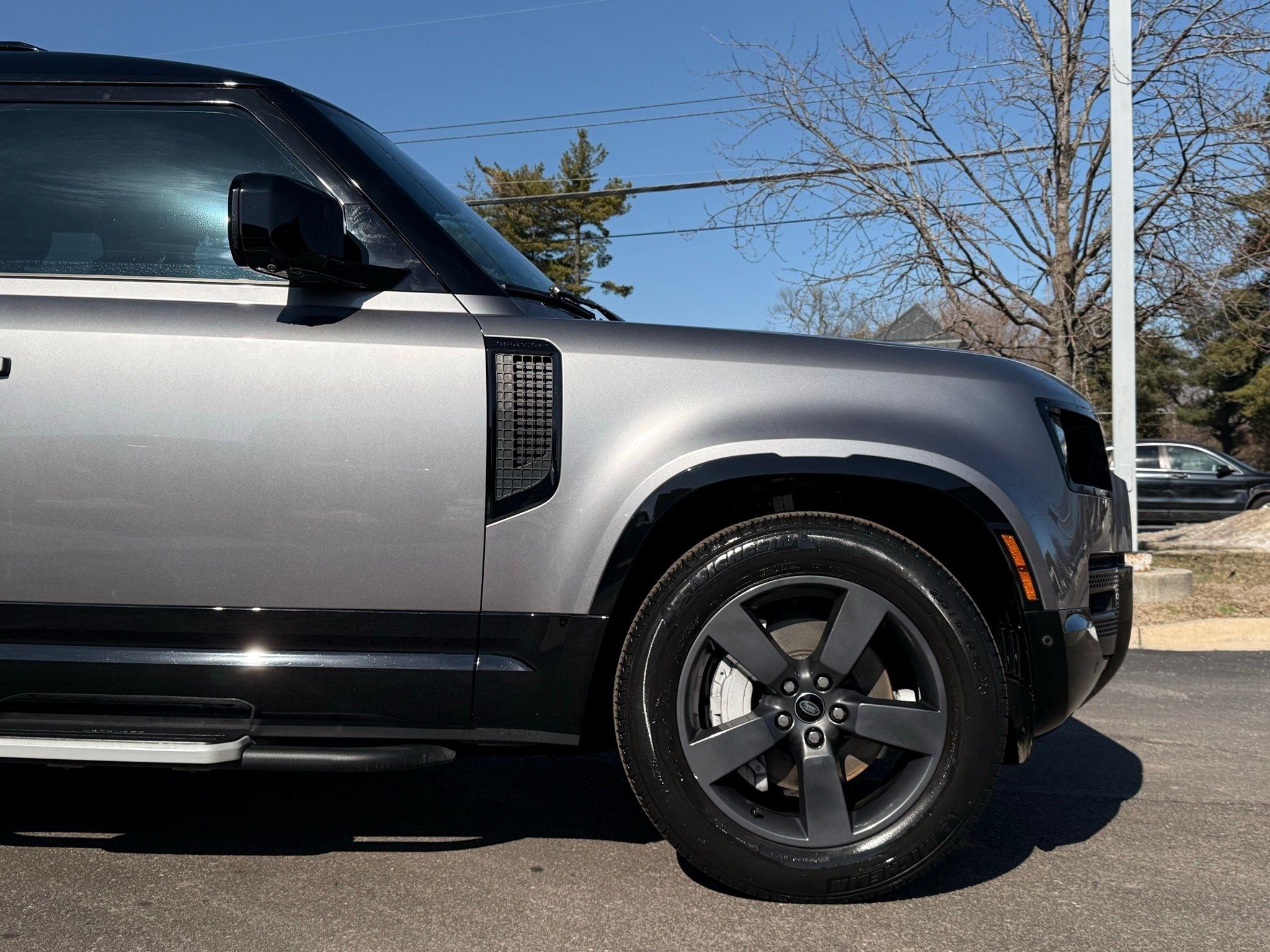 Land Rover Defender  2023