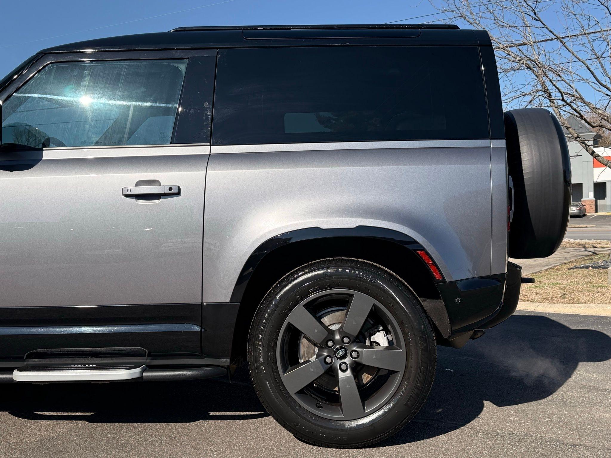 Land Rover Defender  2023