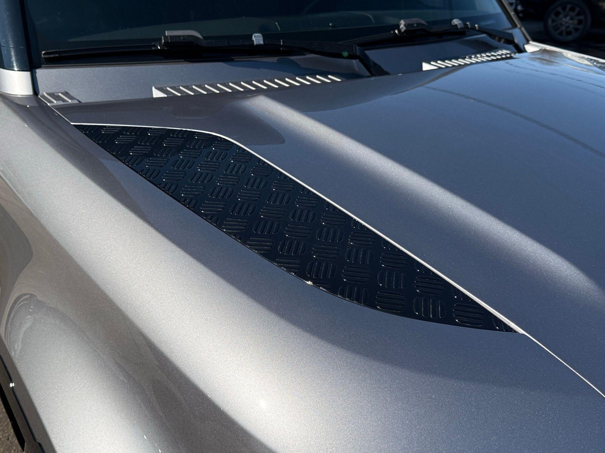 Land Rover Defender  2023