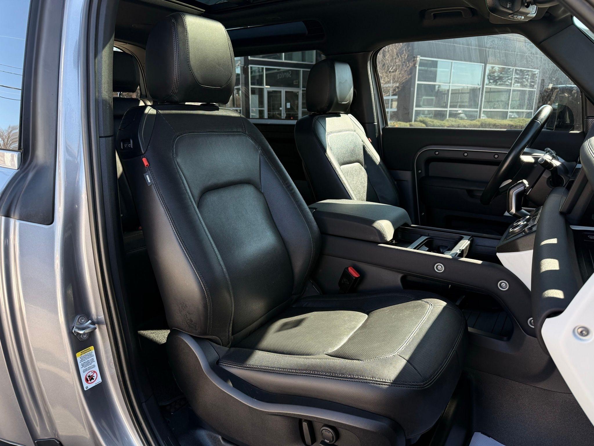 Land Rover Defender  2023