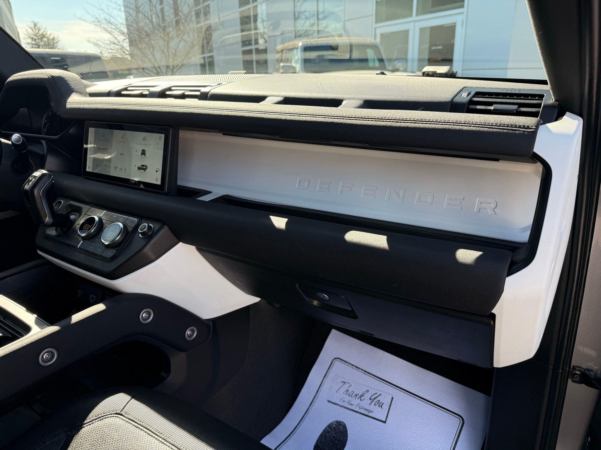 Land Rover Defender  2023