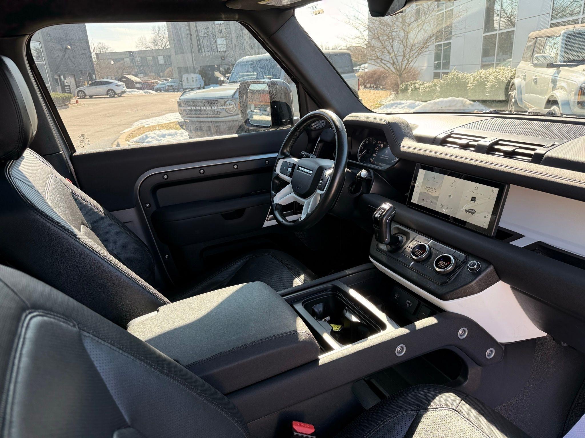 Land Rover Defender  2023