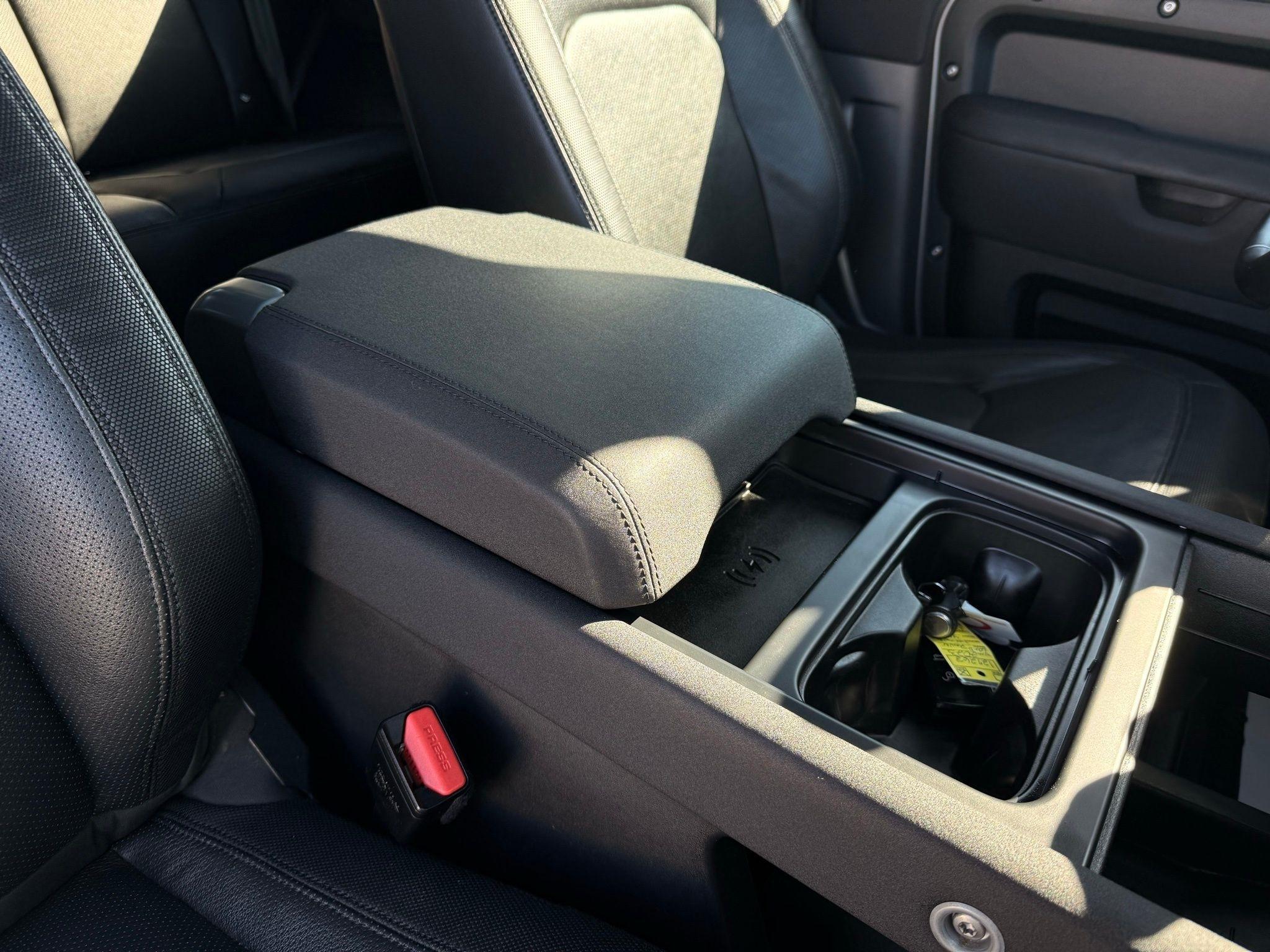 Land Rover Defender  2023