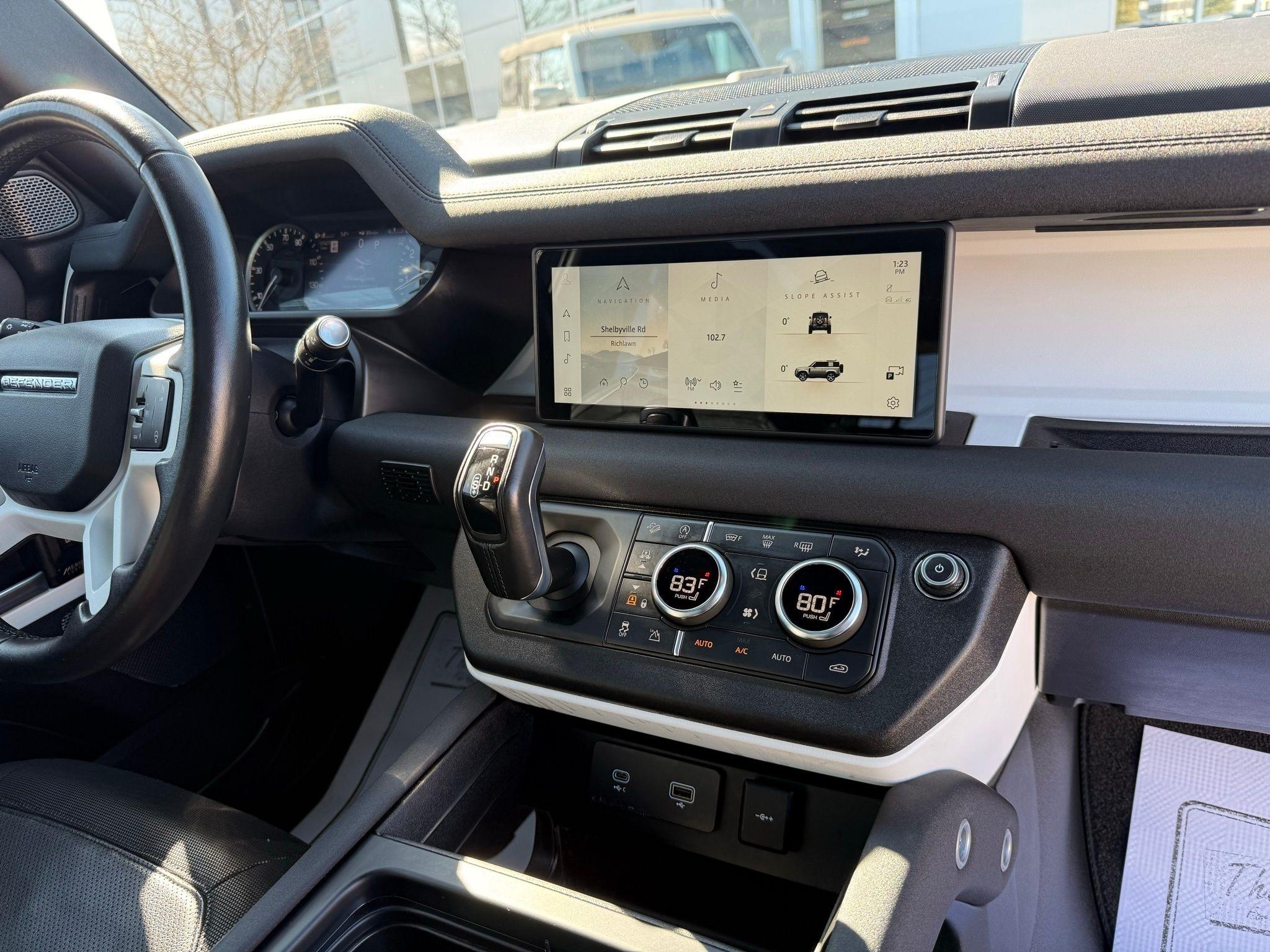 Land Rover Defender  2023