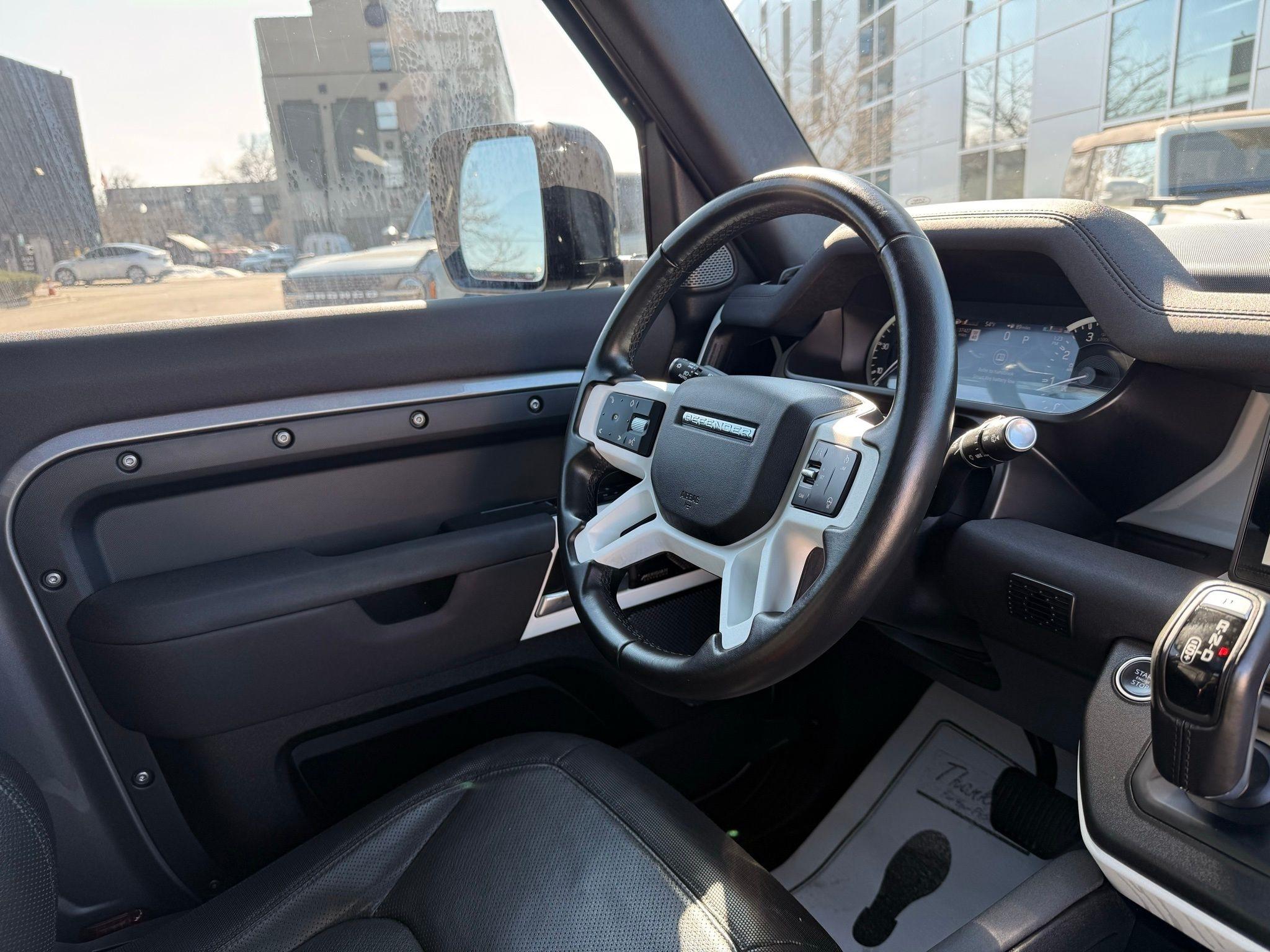 Land Rover Defender  2023