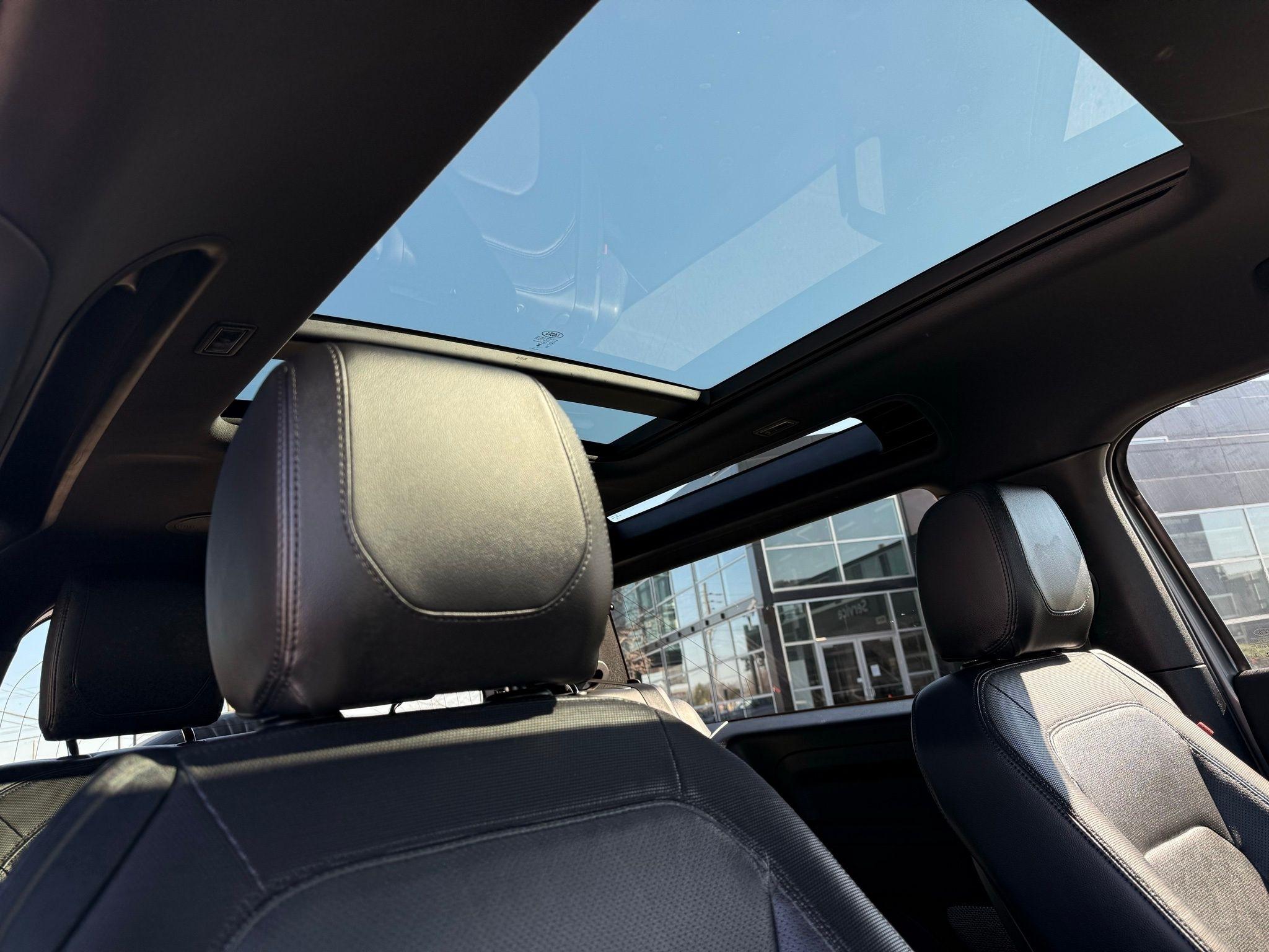 Land Rover Defender  2023