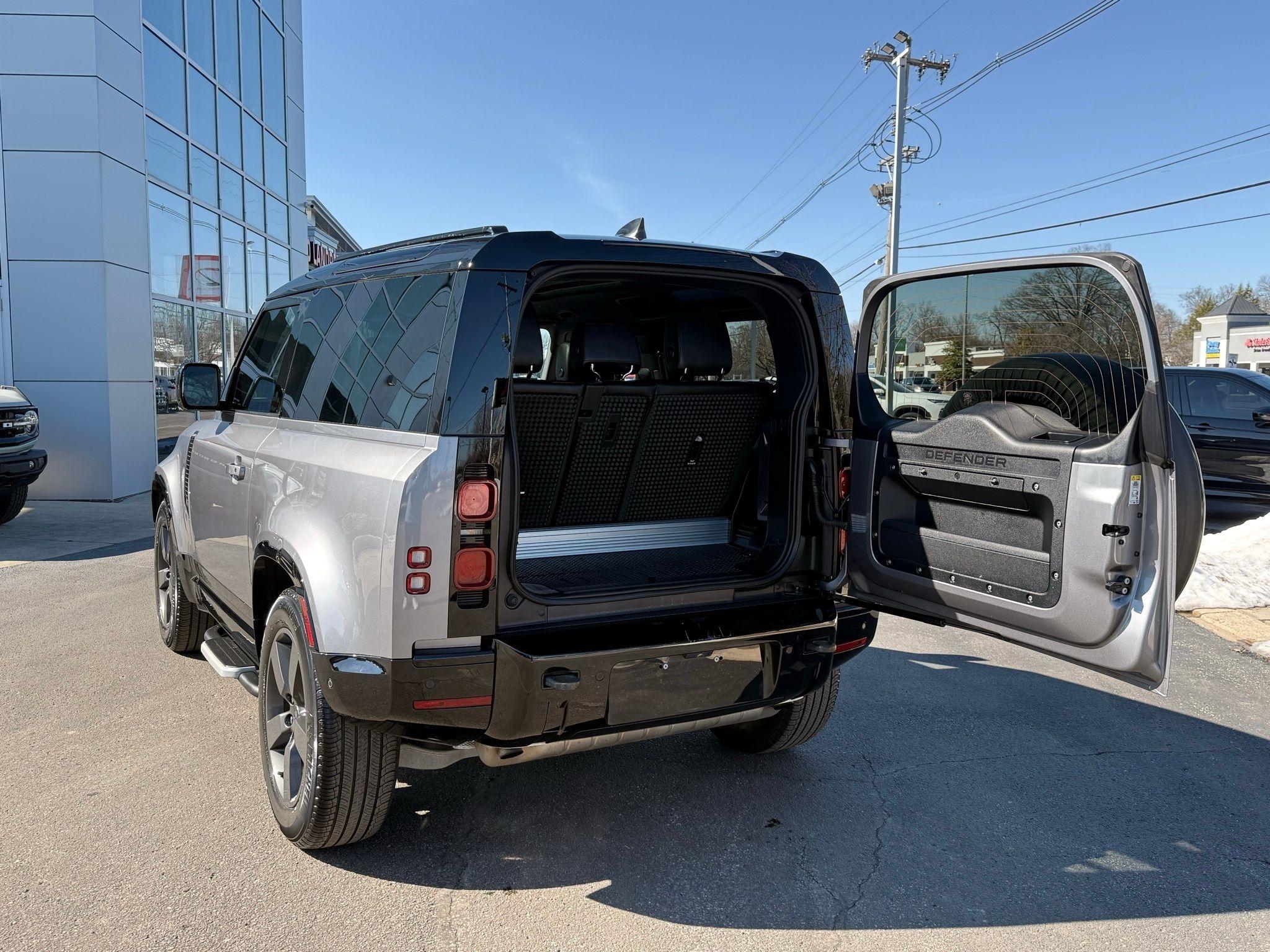 Land Rover Defender  2023