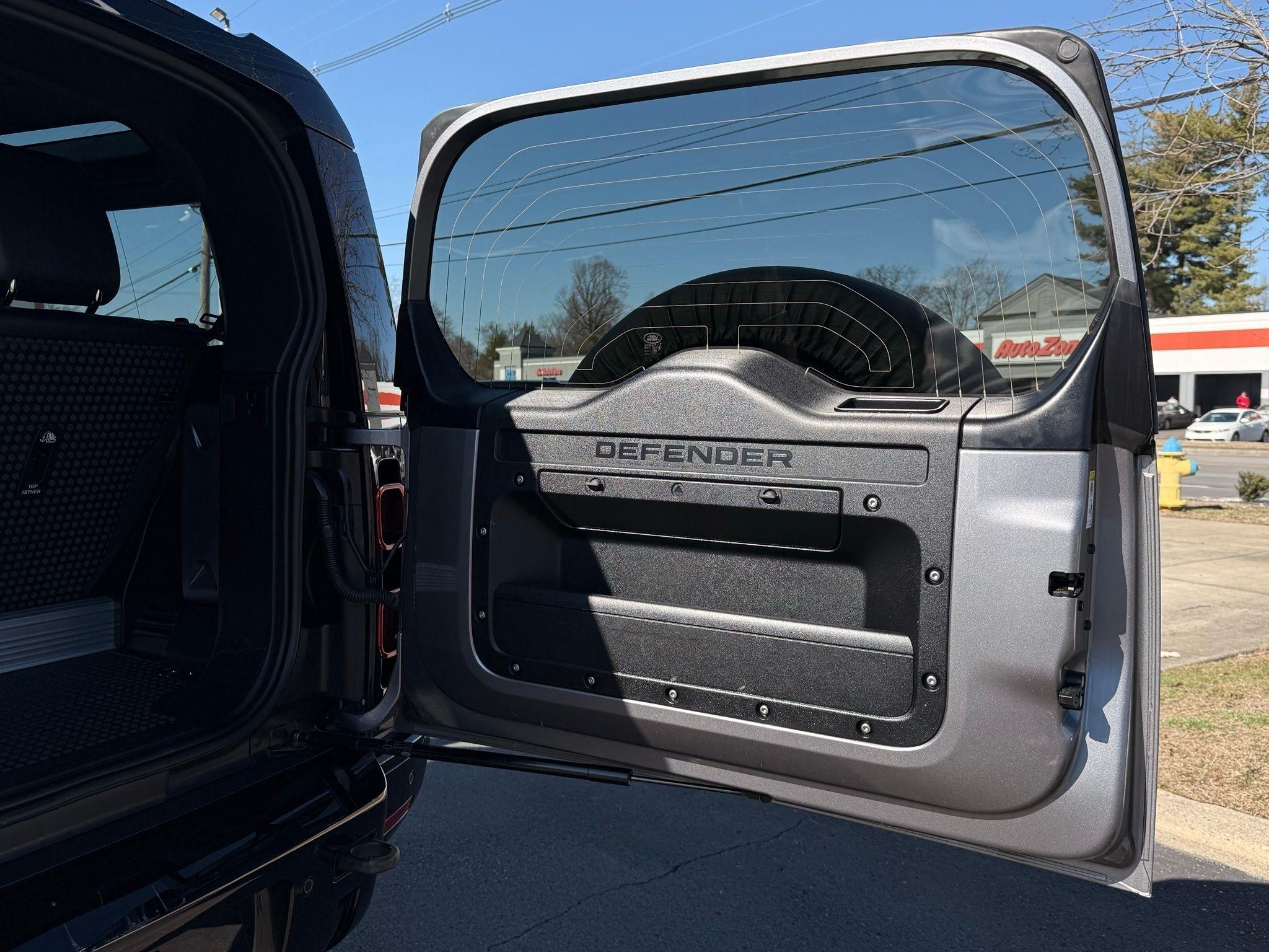 Land Rover Defender  2023