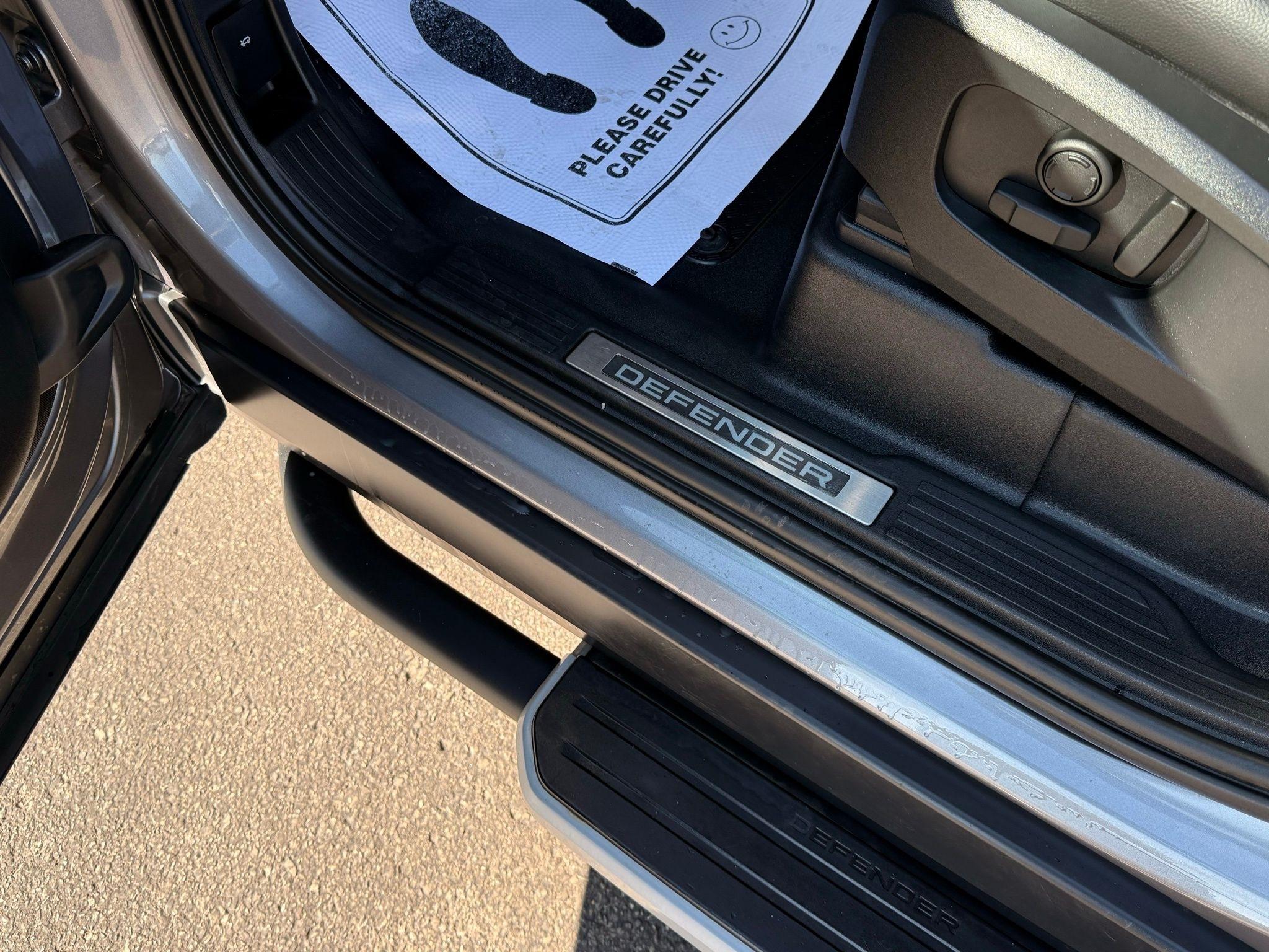 Land Rover Defender  2023