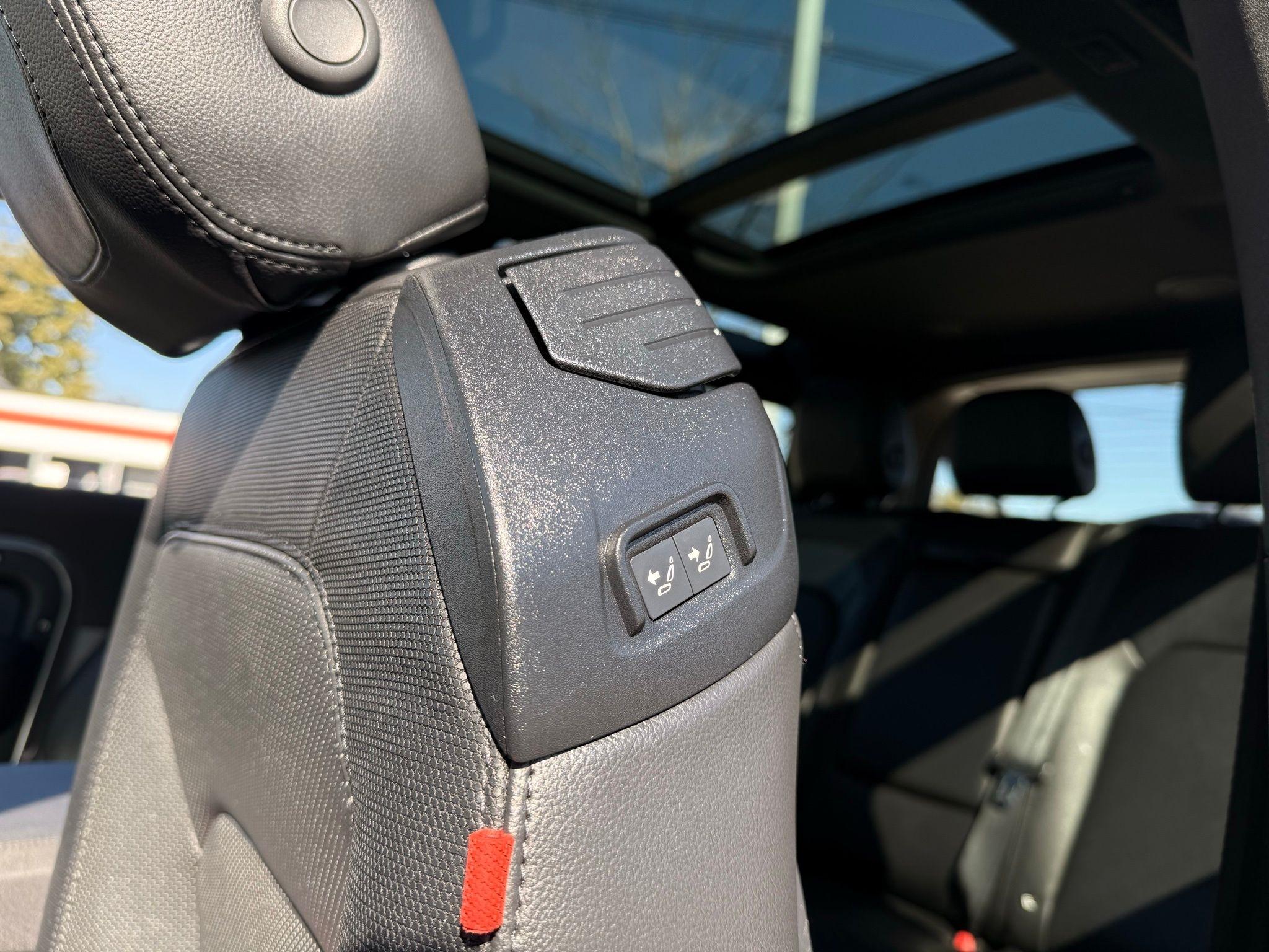 Land Rover Defender  2023