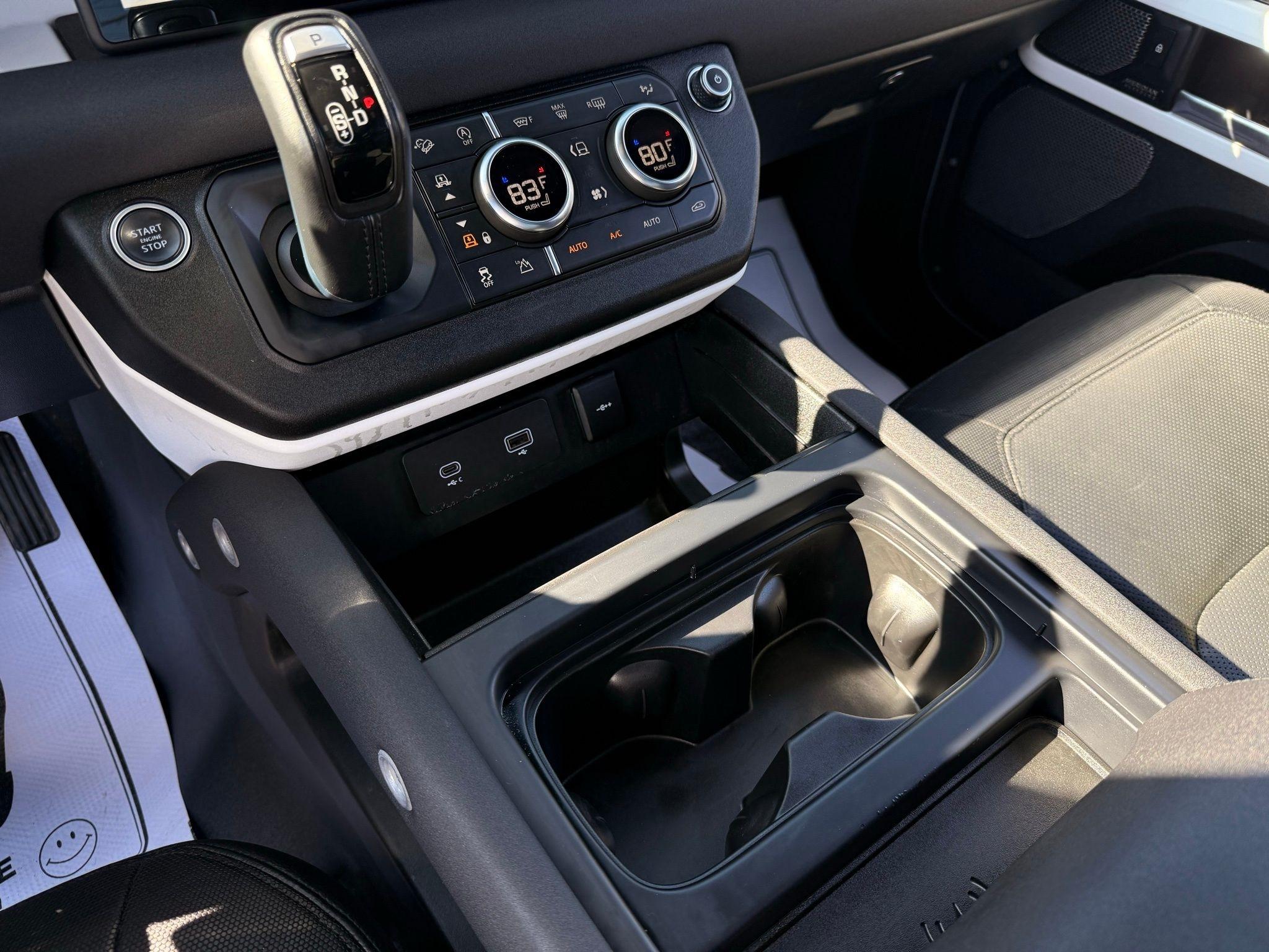 Land Rover Defender  2023