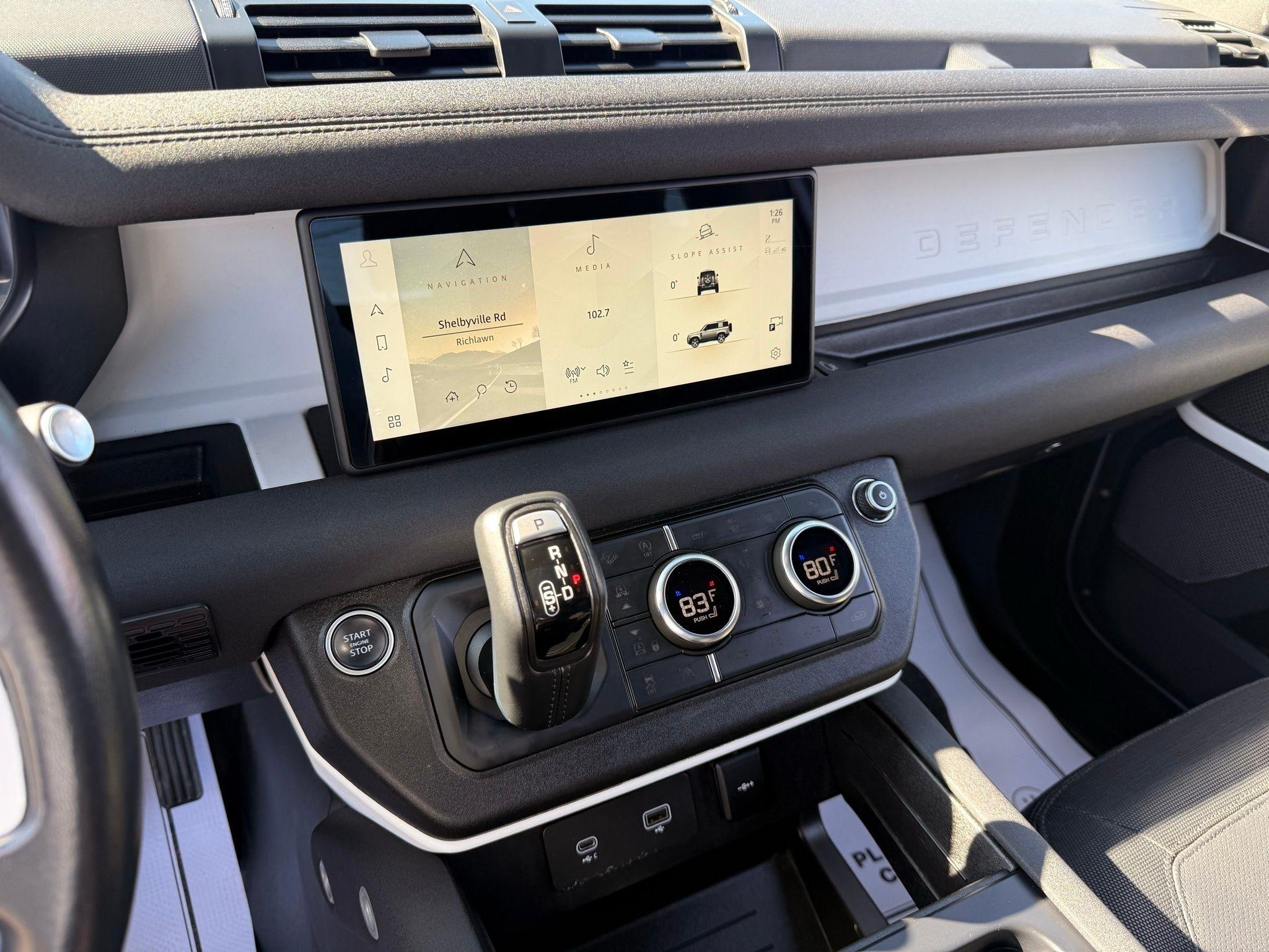 Land Rover Defender  2023