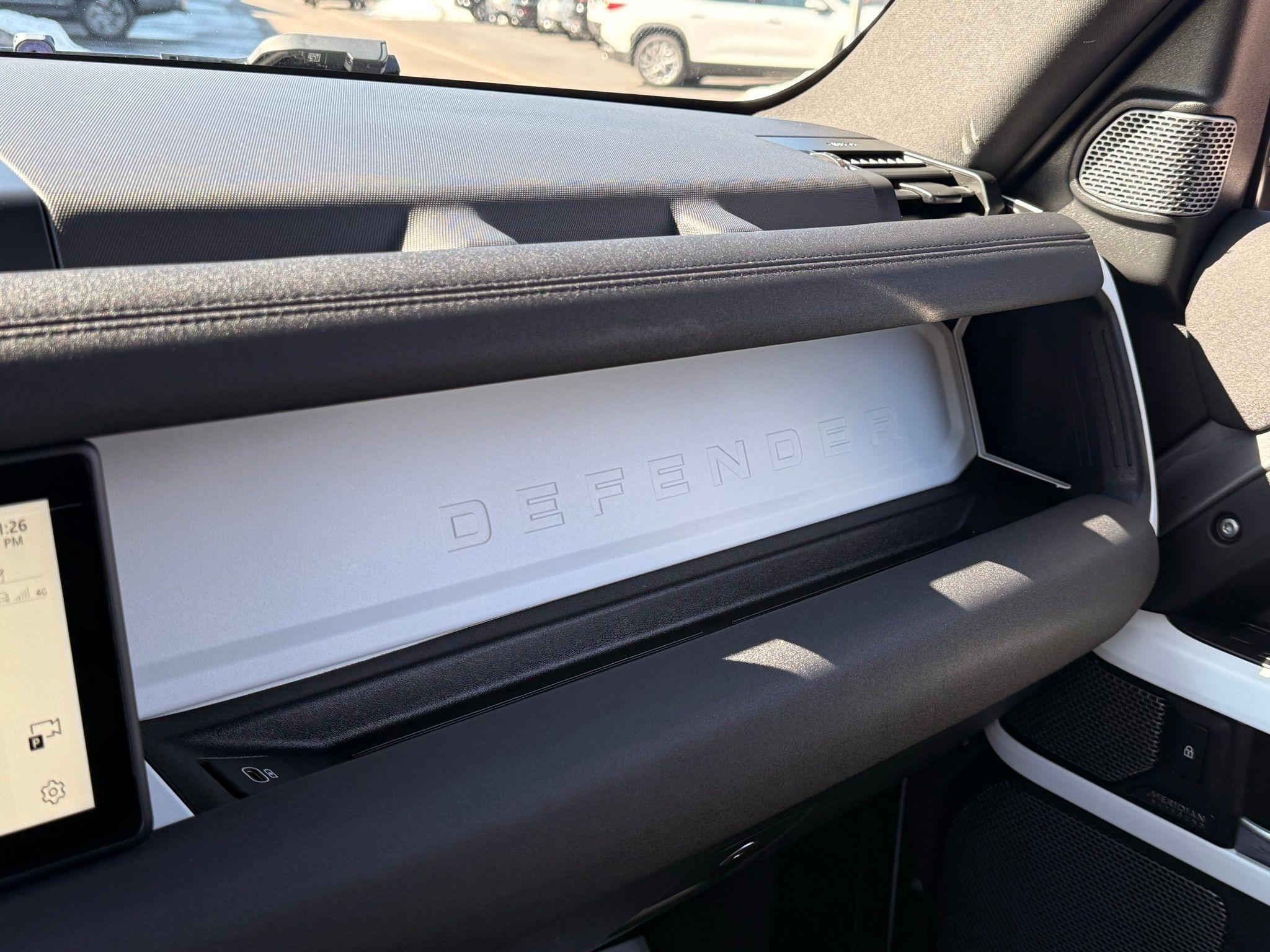 Land Rover Defender  2023