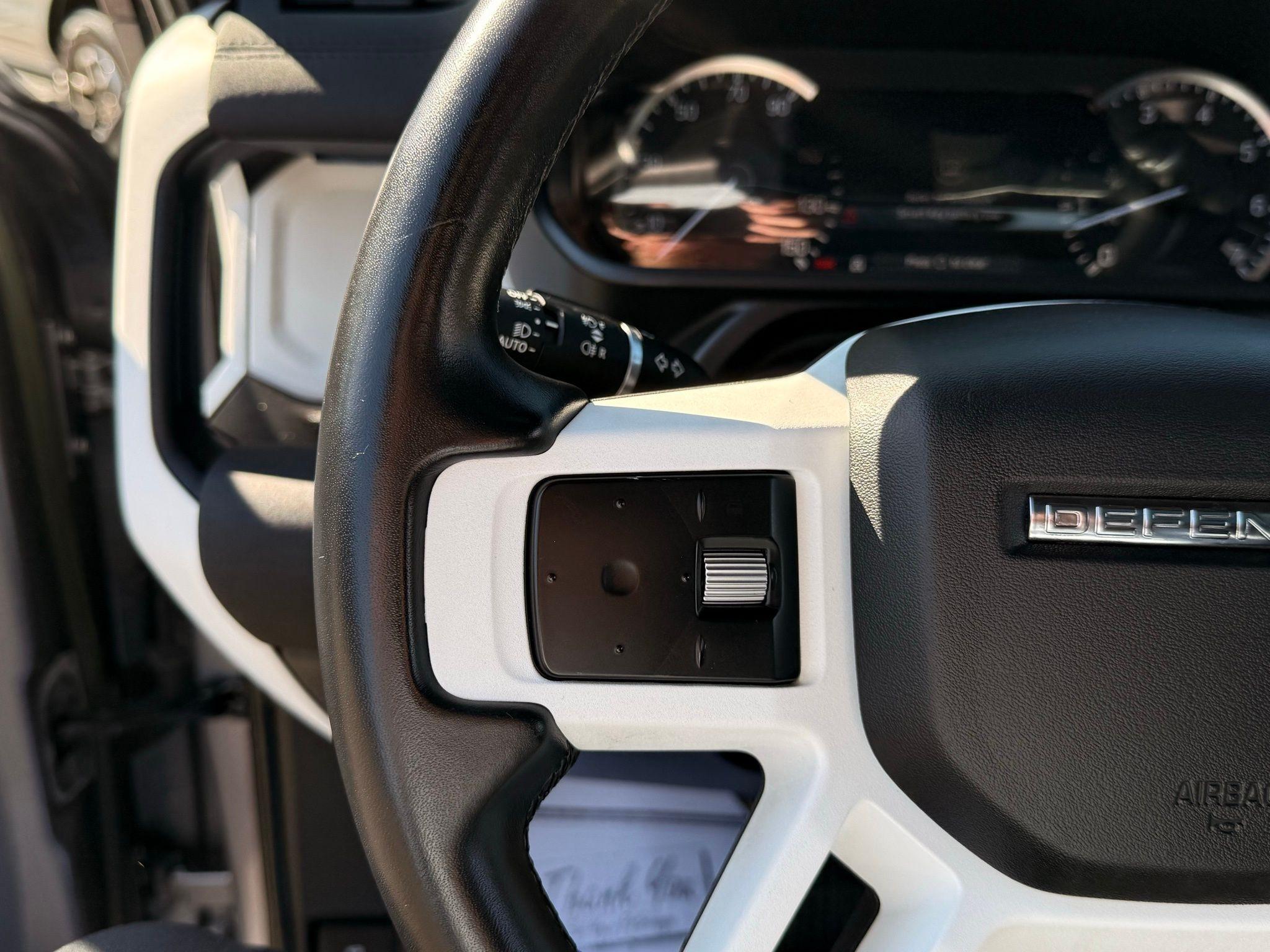 Land Rover Defender  2023