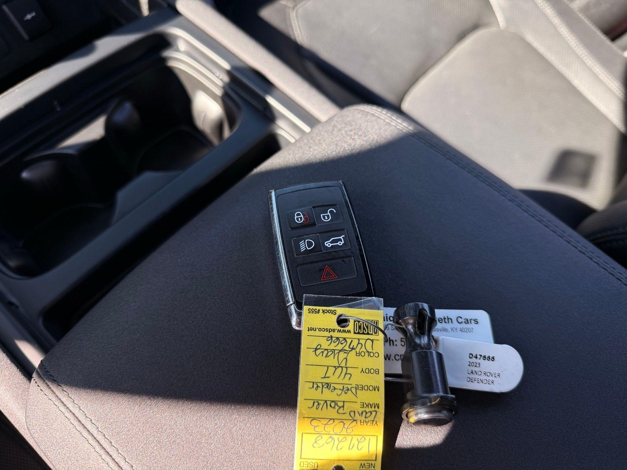 Land Rover Defender  2023