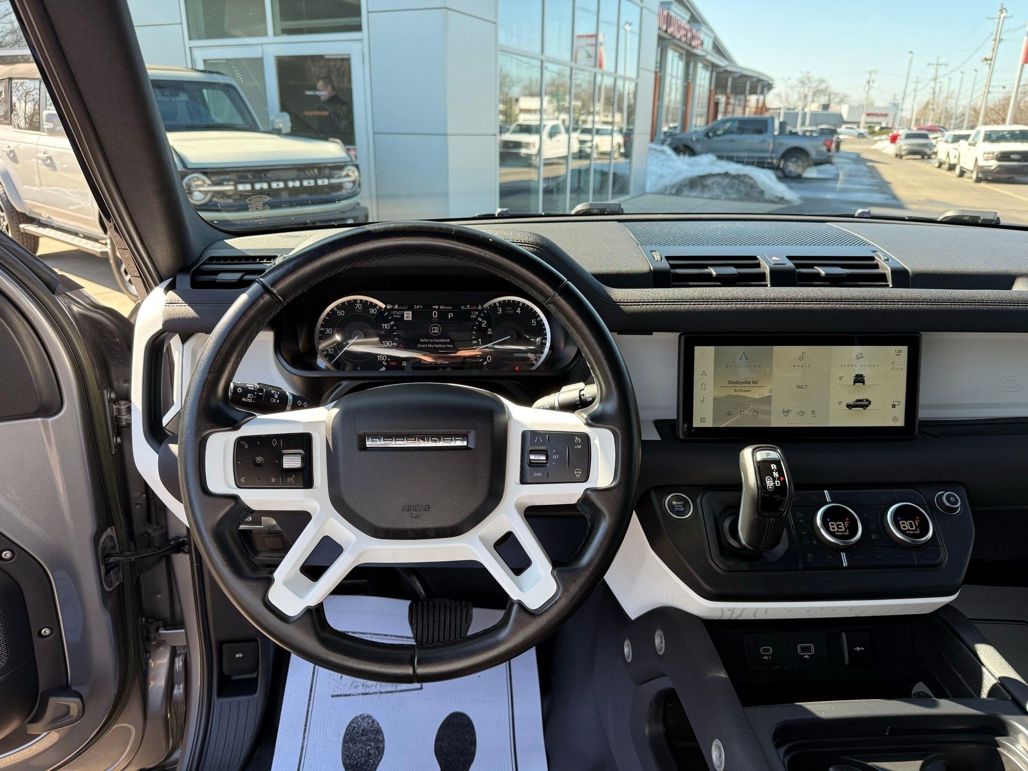 Land Rover Defender  2023