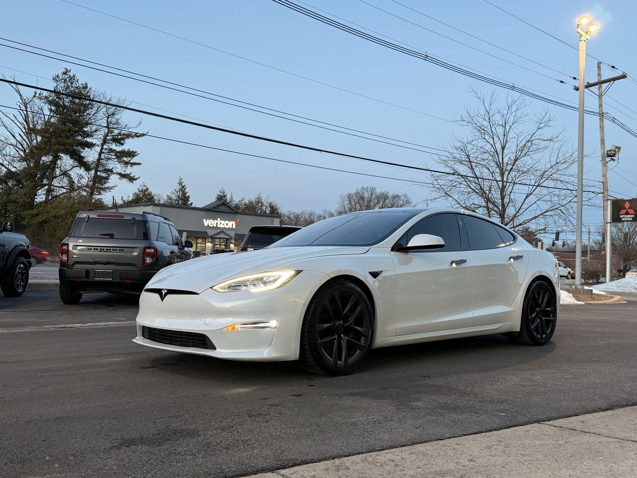 Tesla Model S  2021