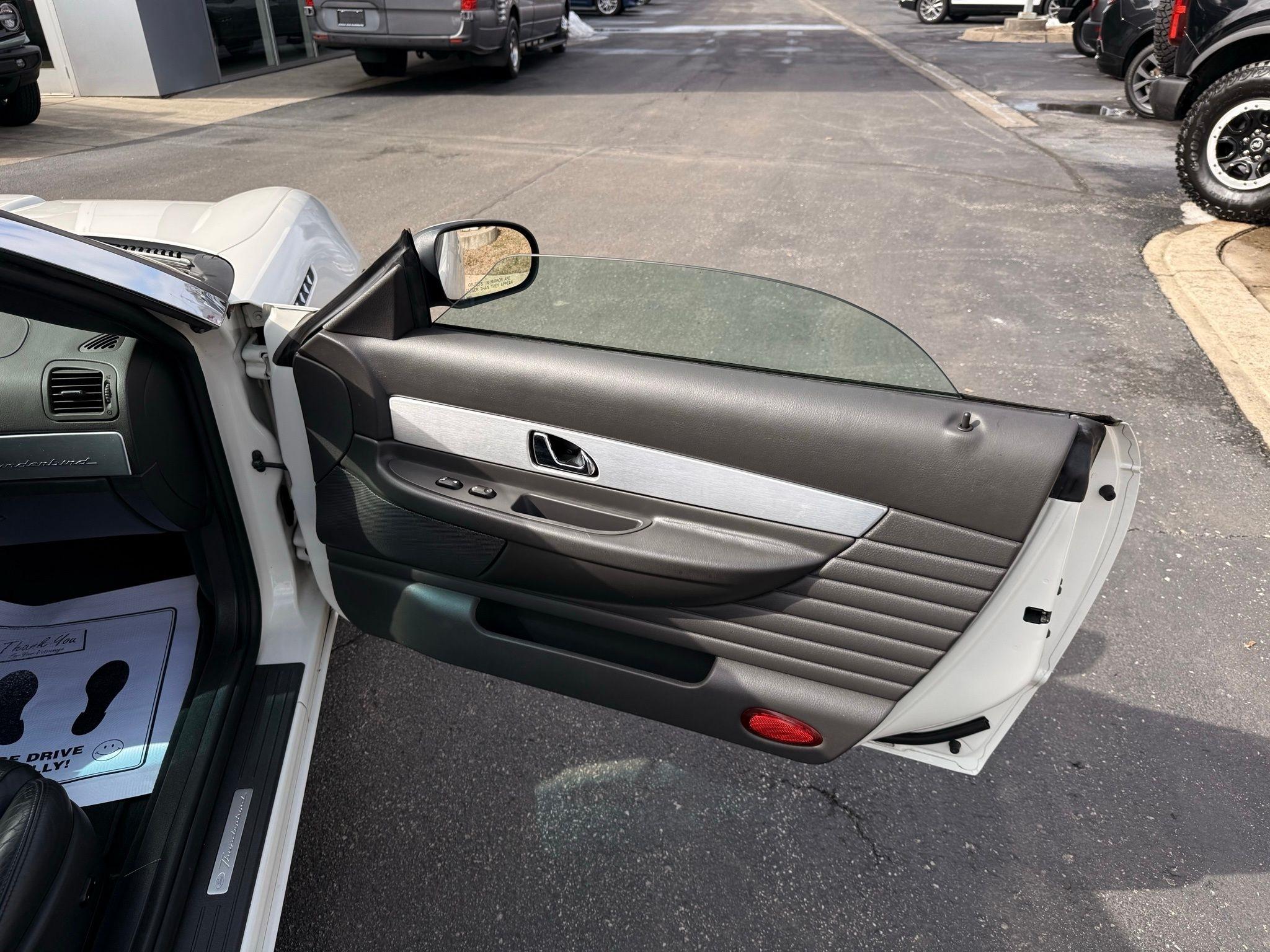 Ford Thunderbird  2002