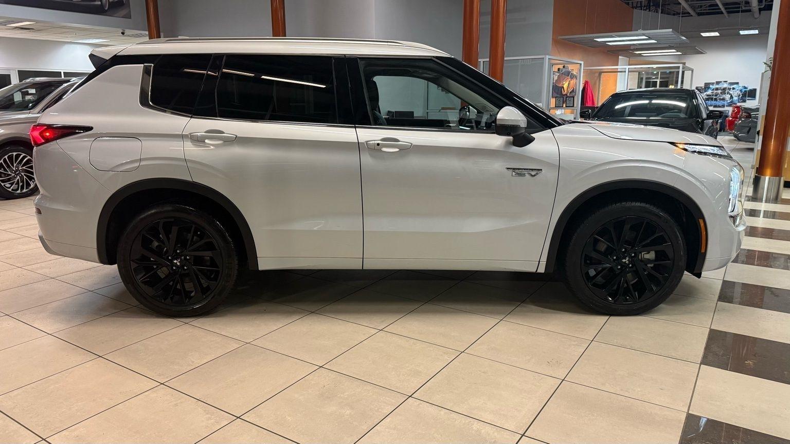 Mitsubishi Outlander PHEV  2024