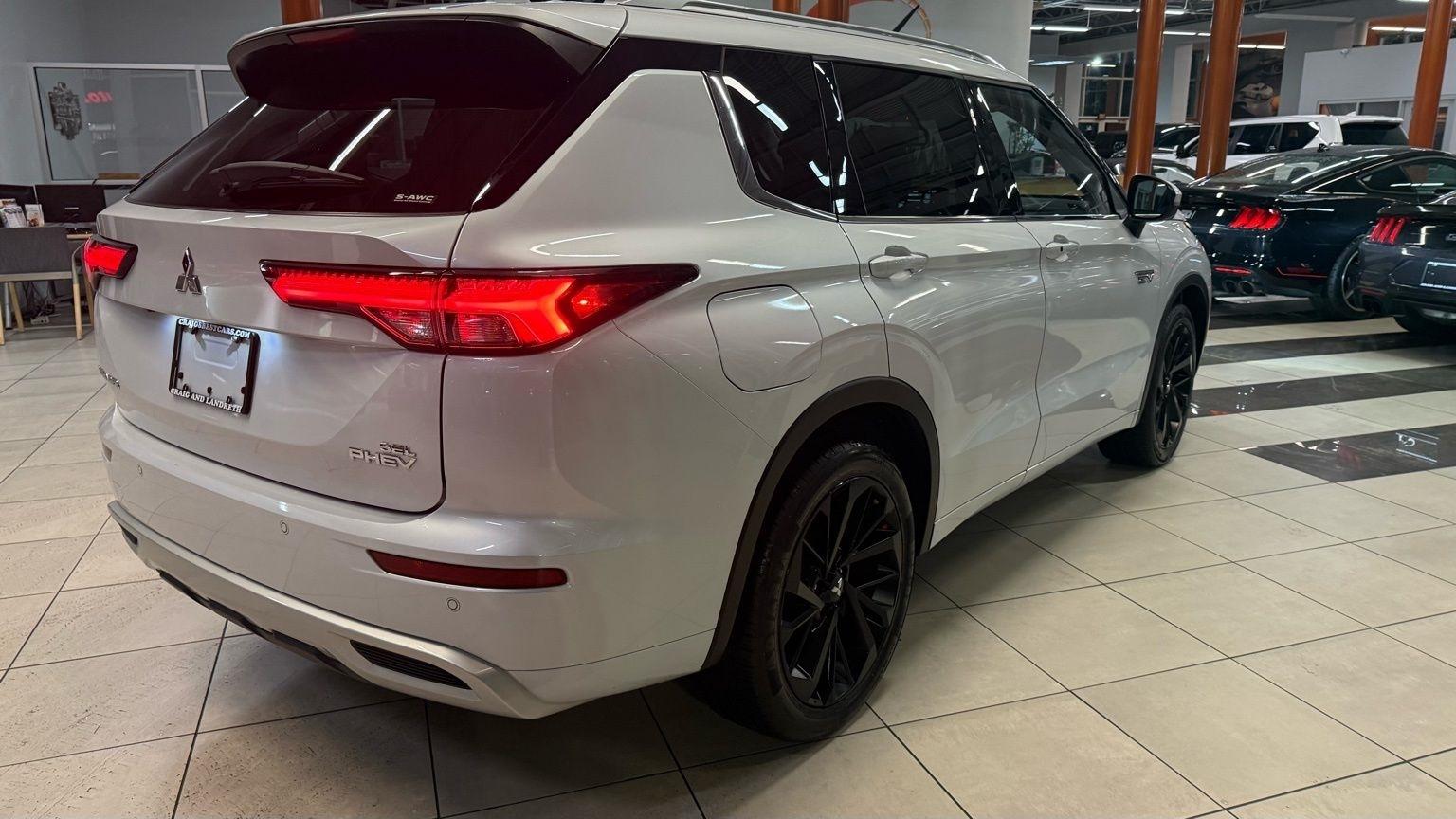 Mitsubishi Outlander PHEV  2024