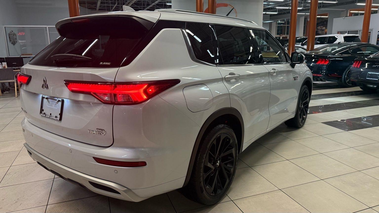 Mitsubishi Outlander PHEV  2024