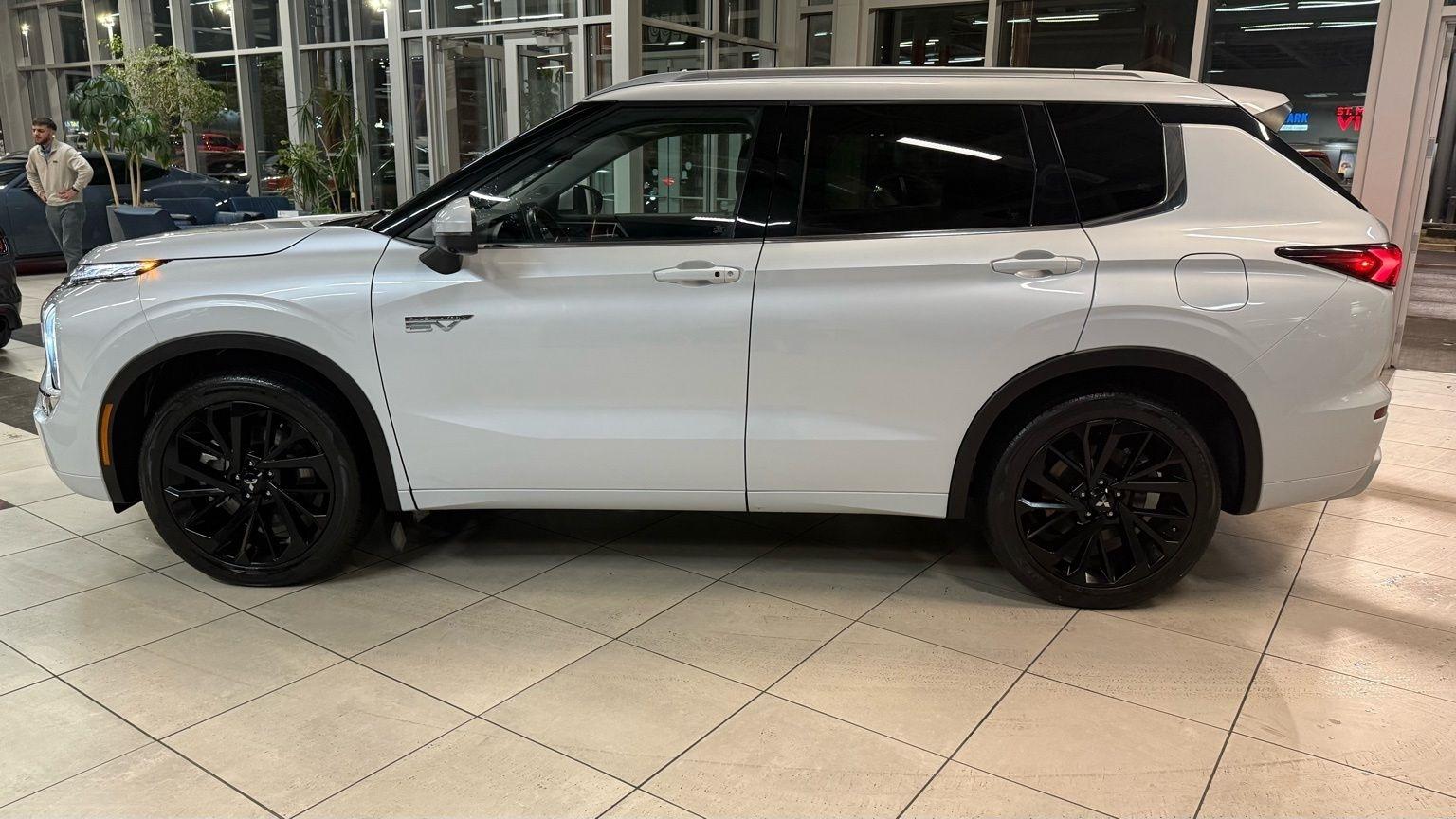 Mitsubishi Outlander PHEV  2024