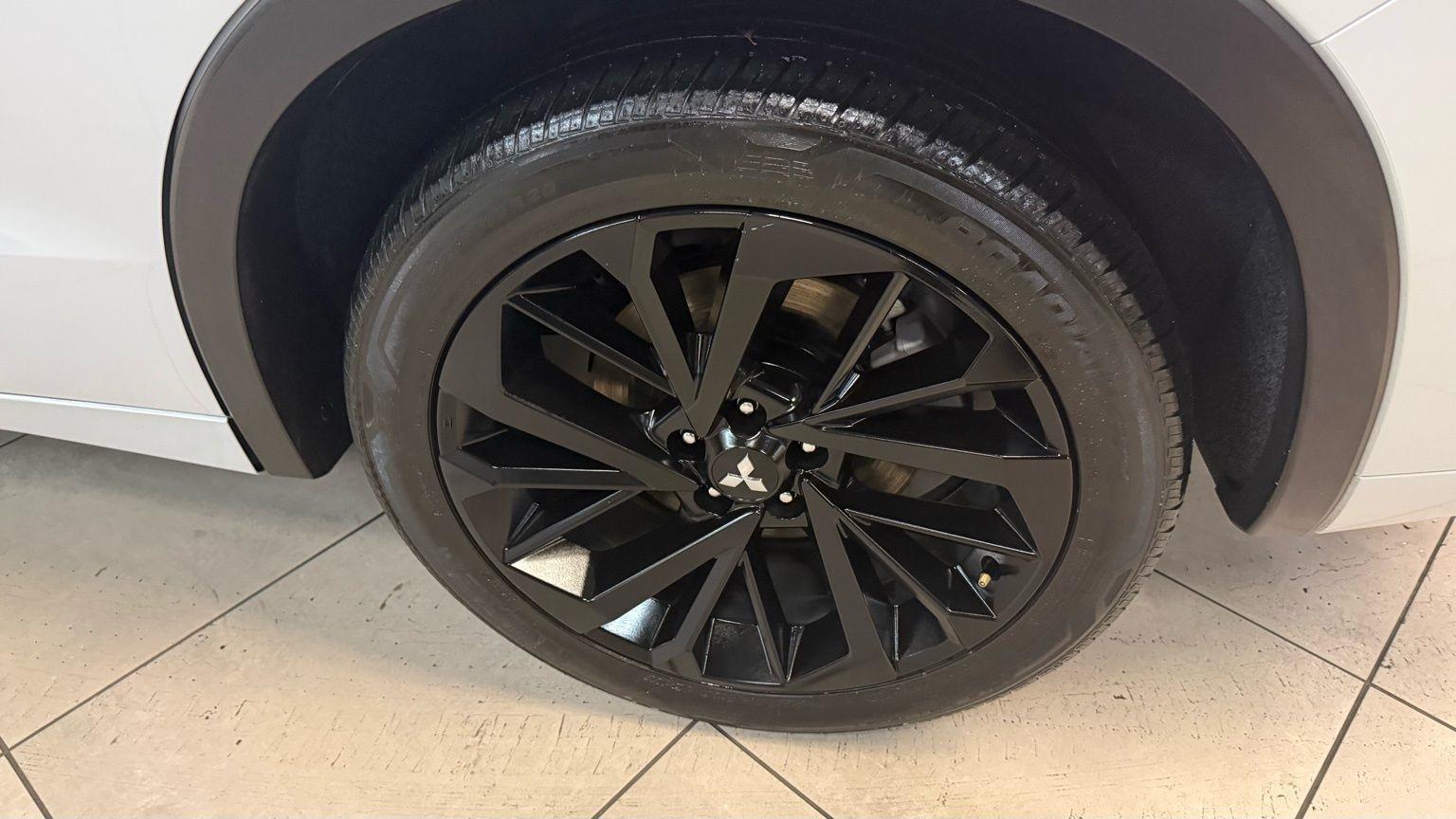 Mitsubishi Outlander PHEV  2024