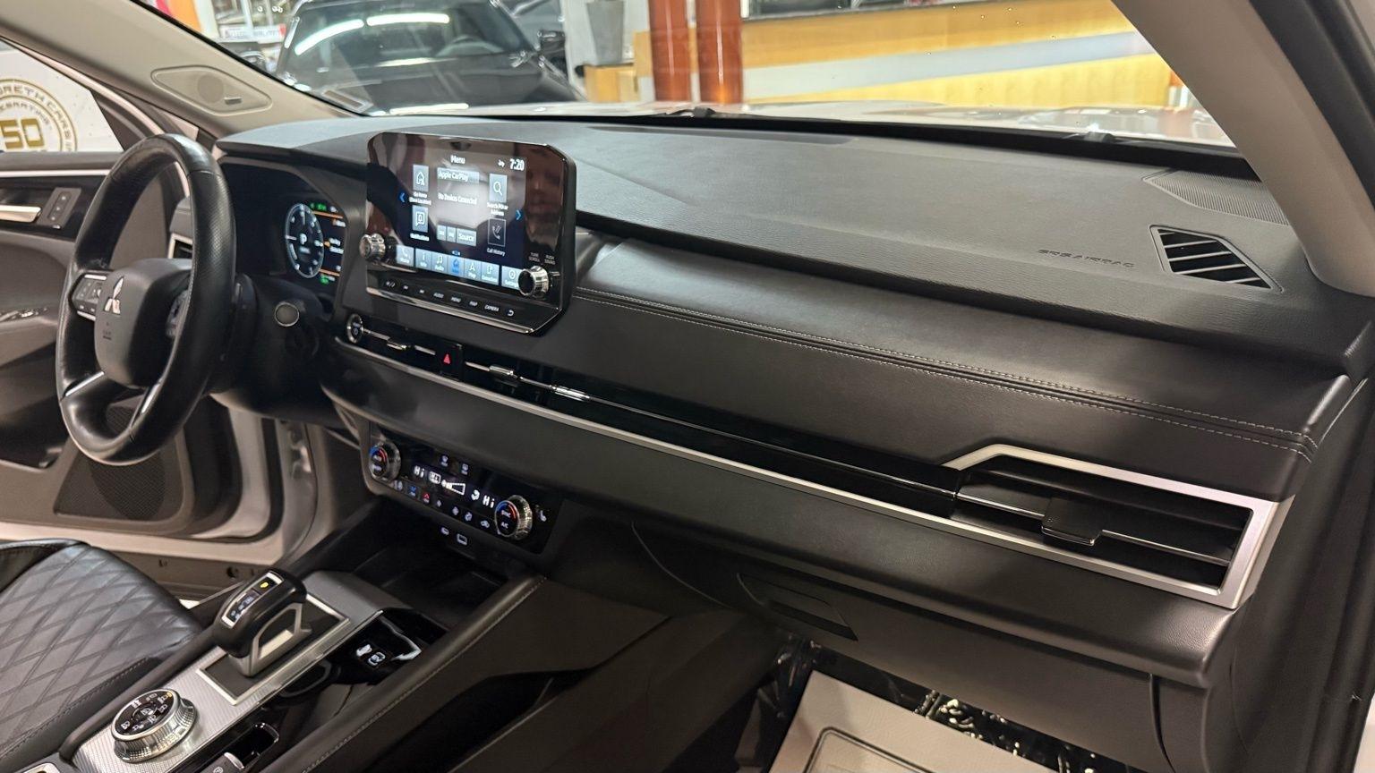 Mitsubishi Outlander PHEV  2024