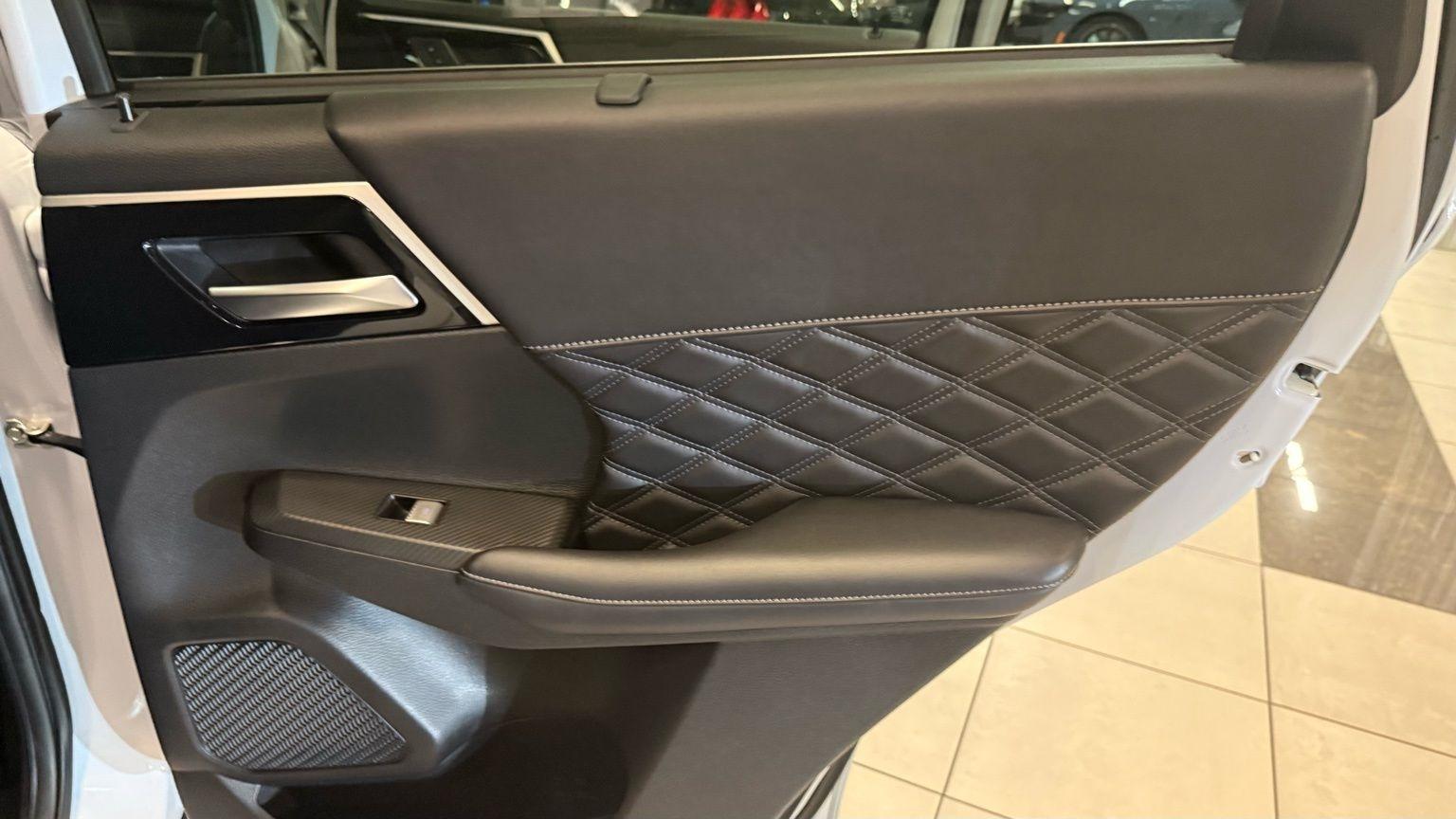 Mitsubishi Outlander PHEV  2024