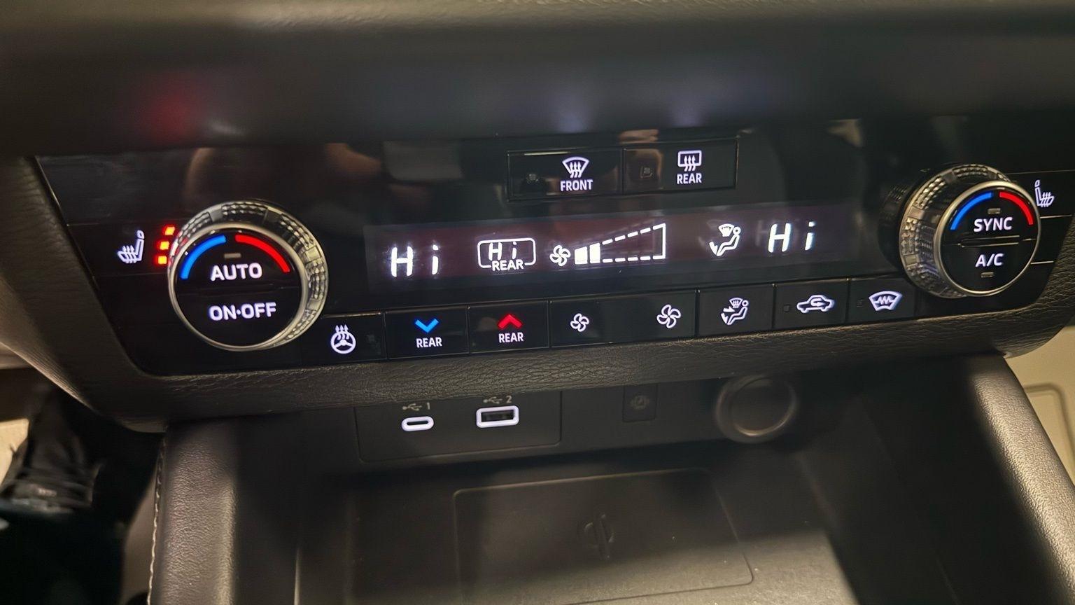 Mitsubishi Outlander PHEV  2024