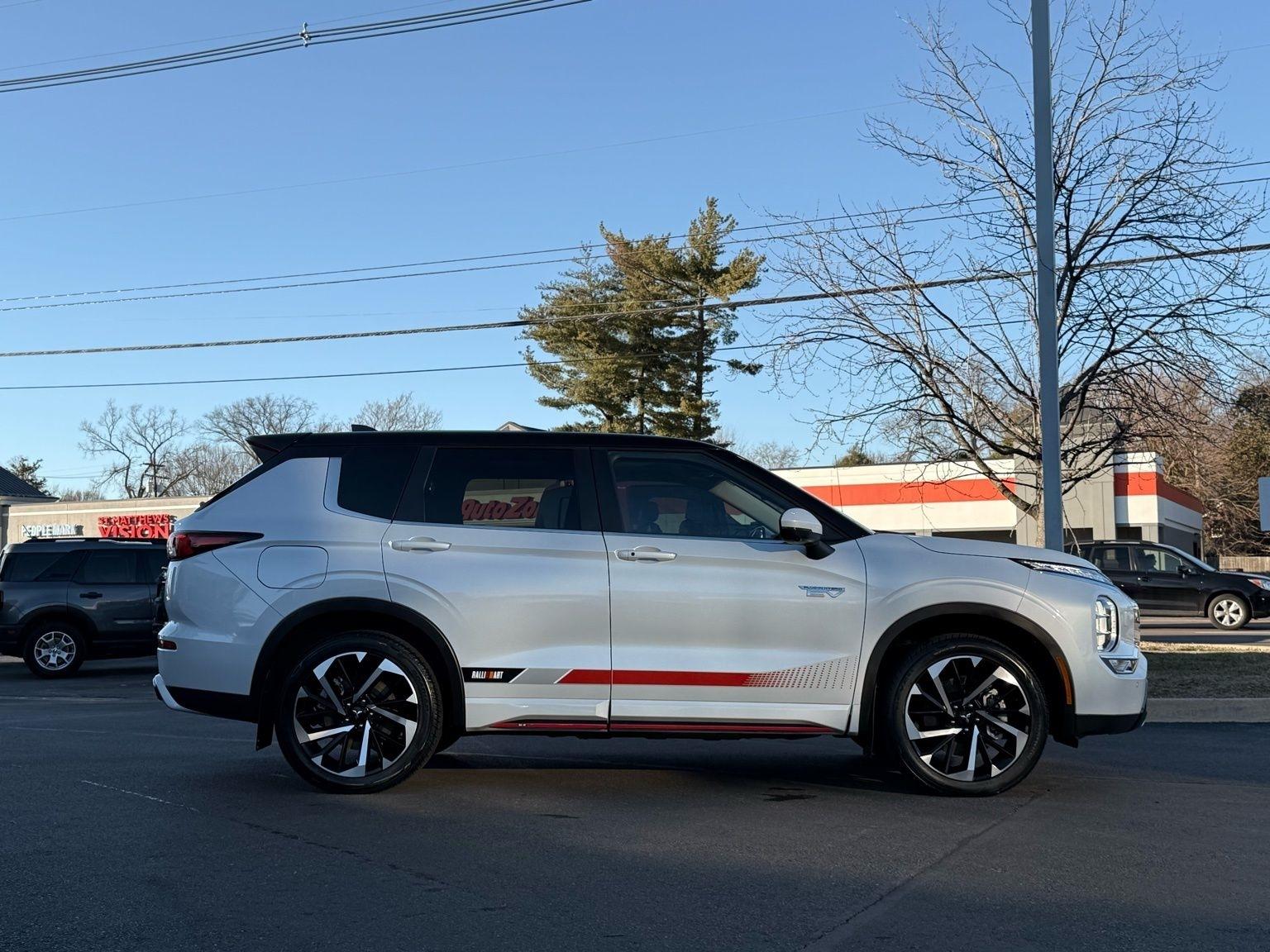 Mitsubishi Outlander PHEV  2024