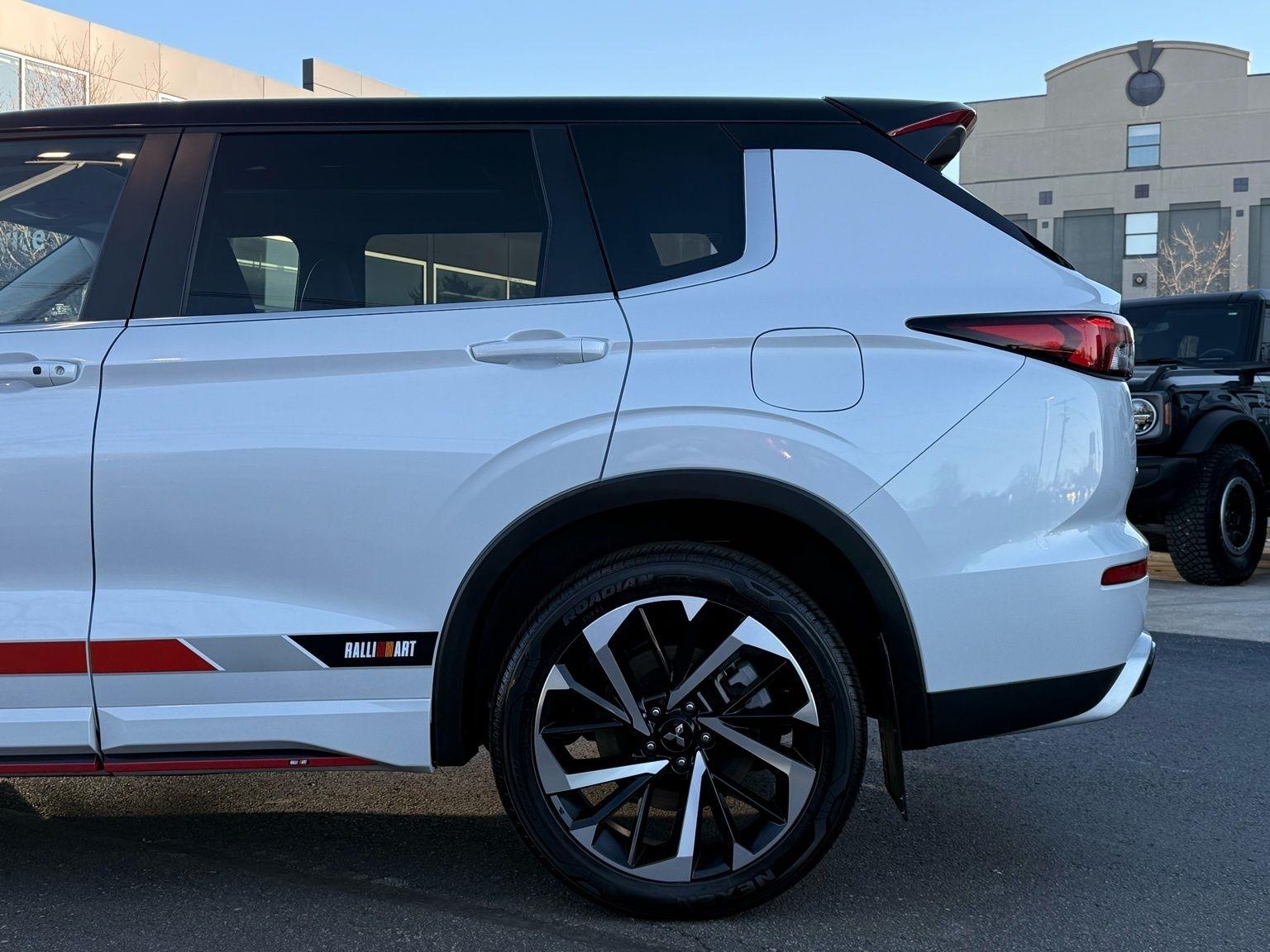 Mitsubishi Outlander PHEV  2024