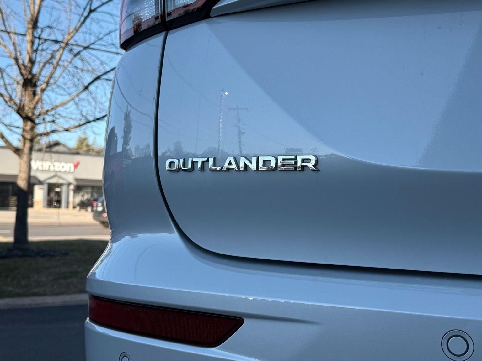 Mitsubishi Outlander PHEV  2024