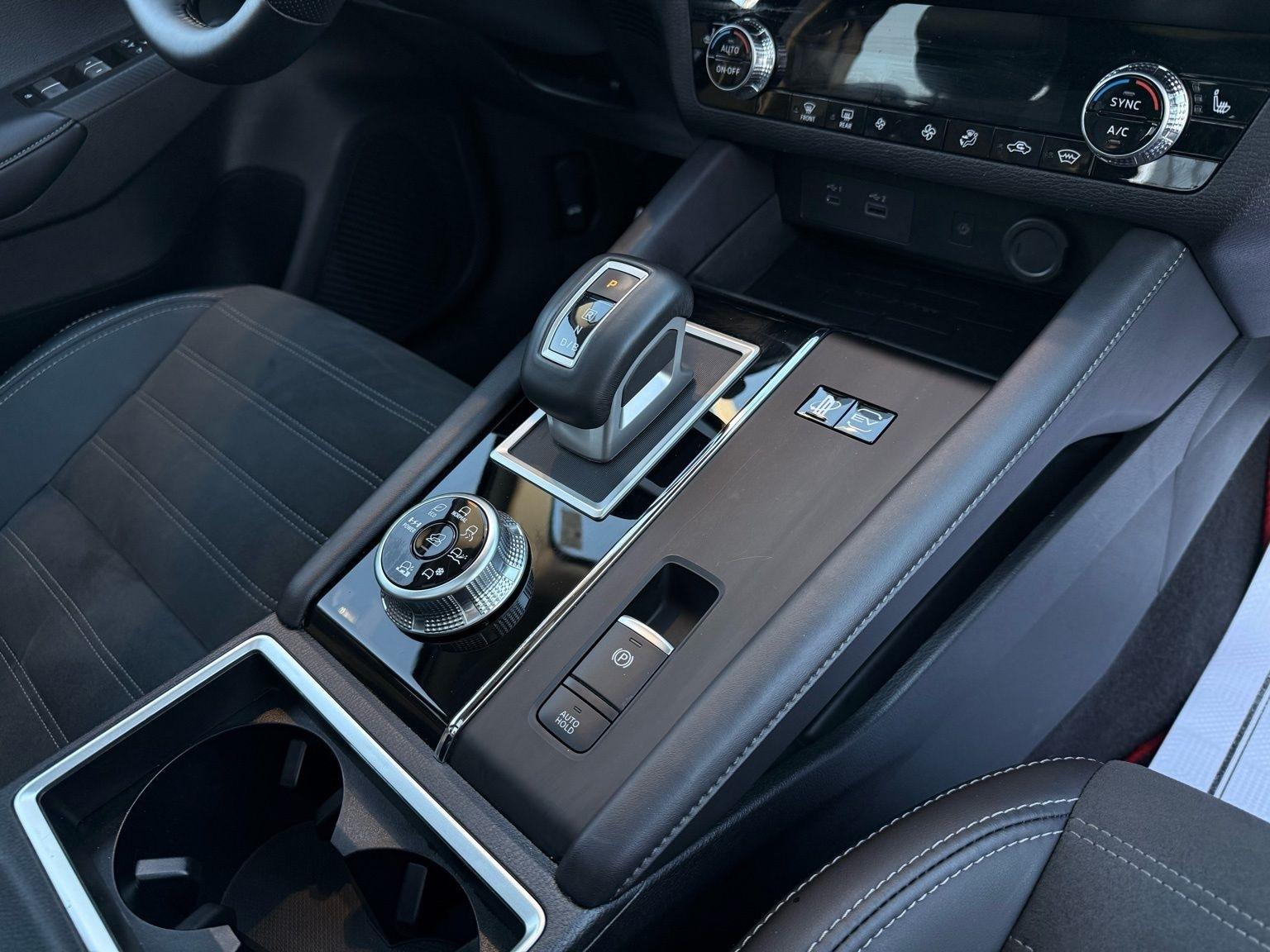 Mitsubishi Outlander PHEV  2024