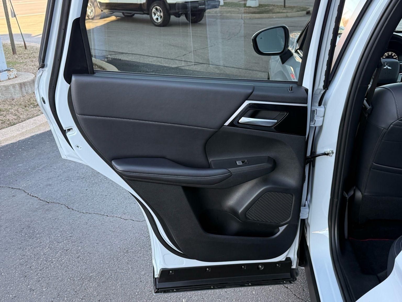 Mitsubishi Outlander PHEV  2024