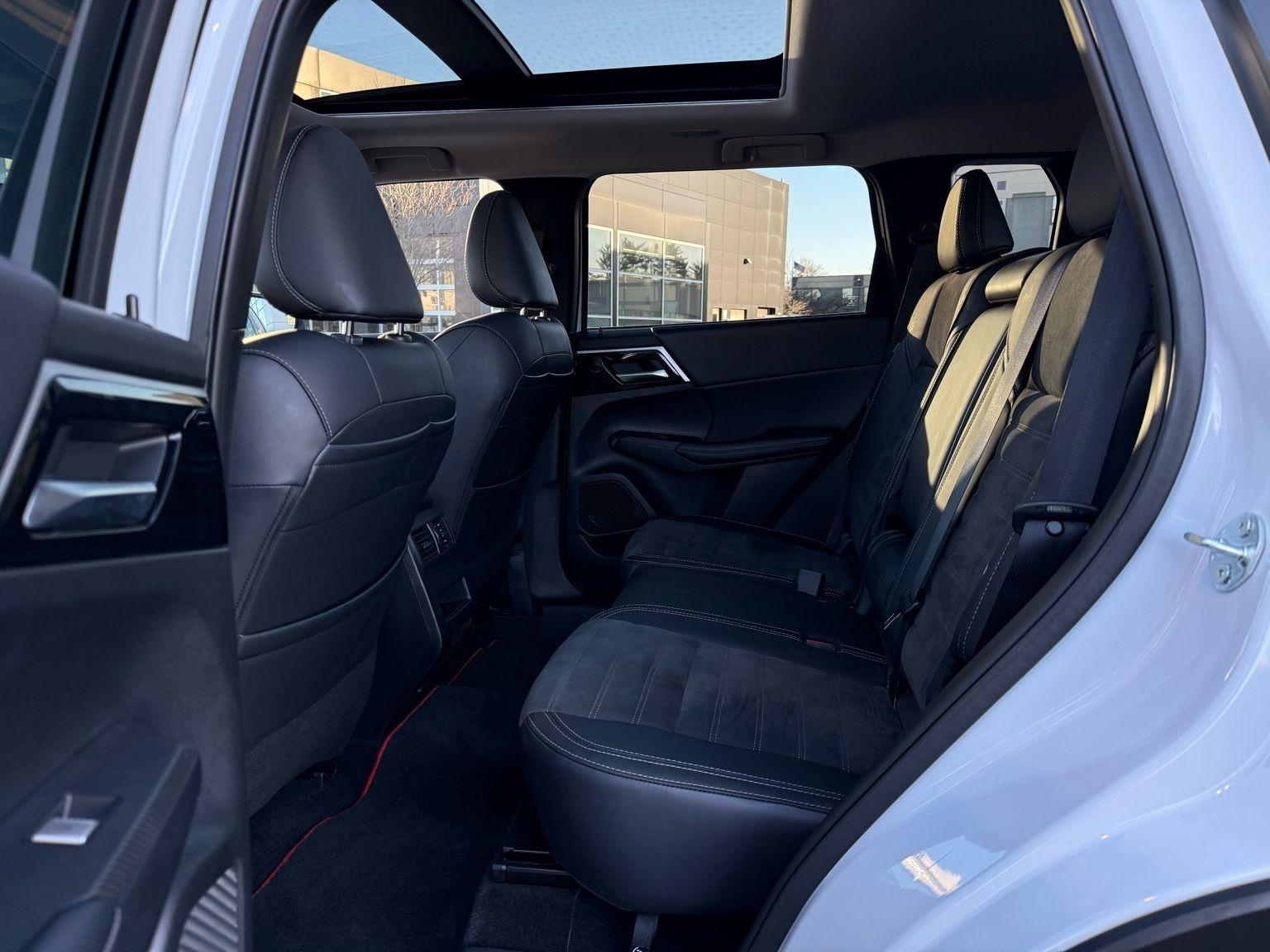 Mitsubishi Outlander PHEV  2024