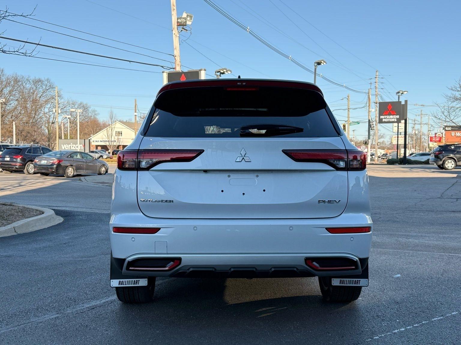 Mitsubishi Outlander PHEV  2024