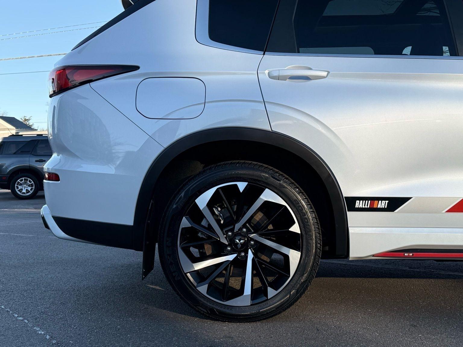 Mitsubishi Outlander PHEV  2024