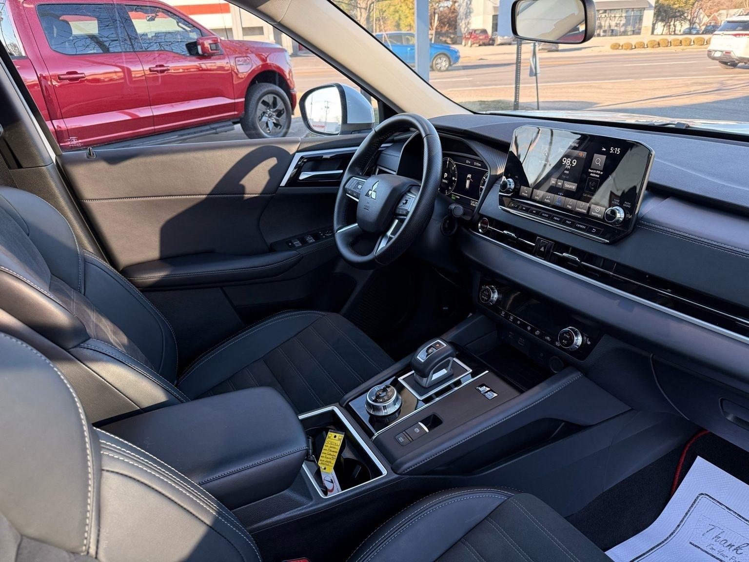 Mitsubishi Outlander PHEV  2024