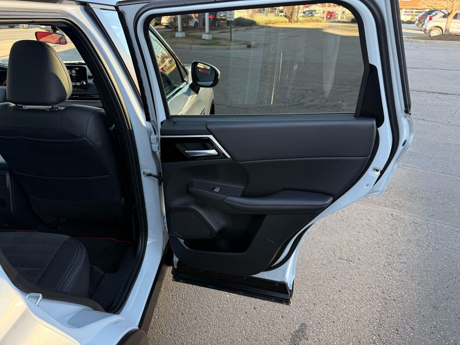 Mitsubishi Outlander PHEV  2024