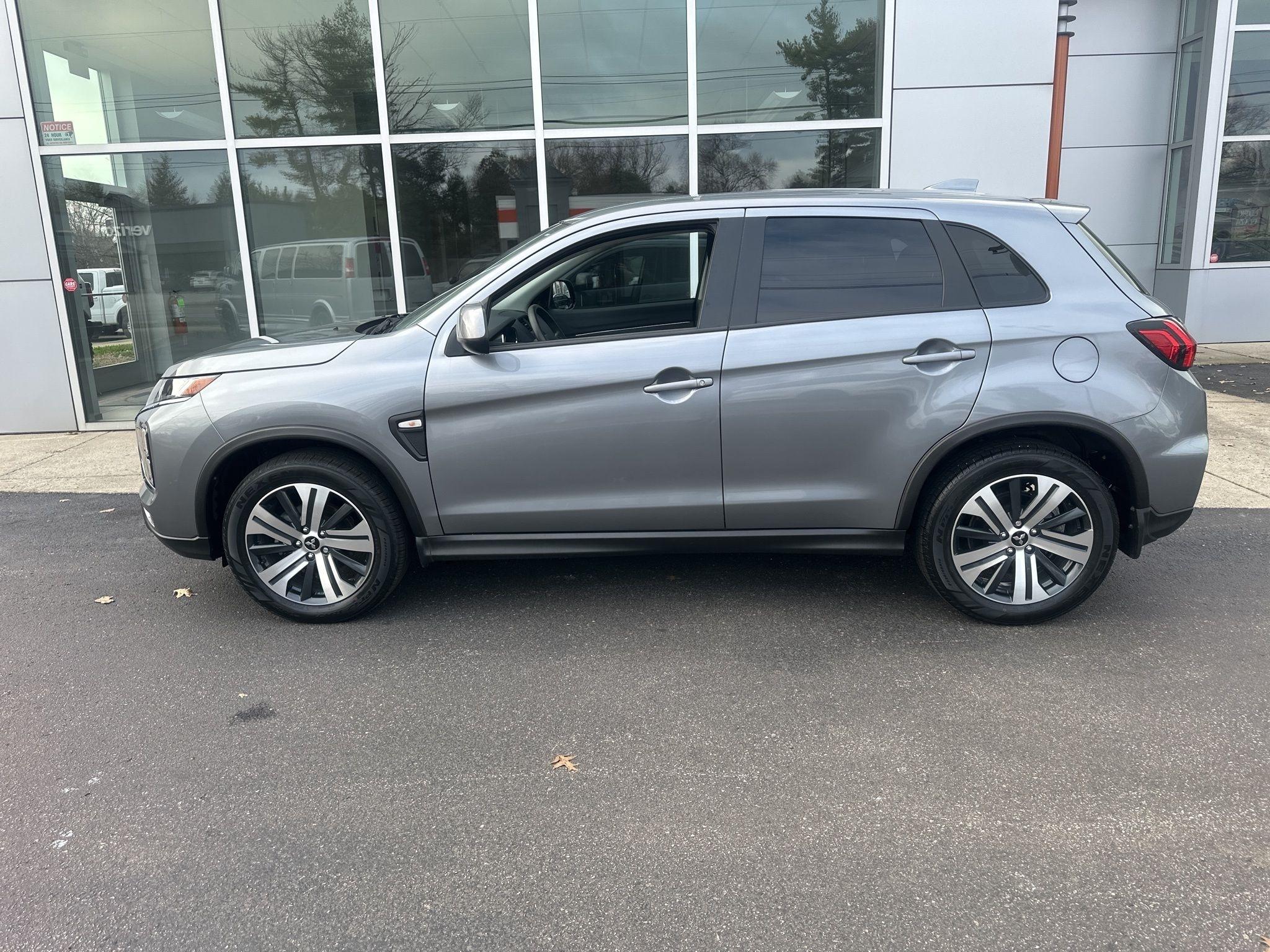 Mitsubishi Outlander Sport  2024