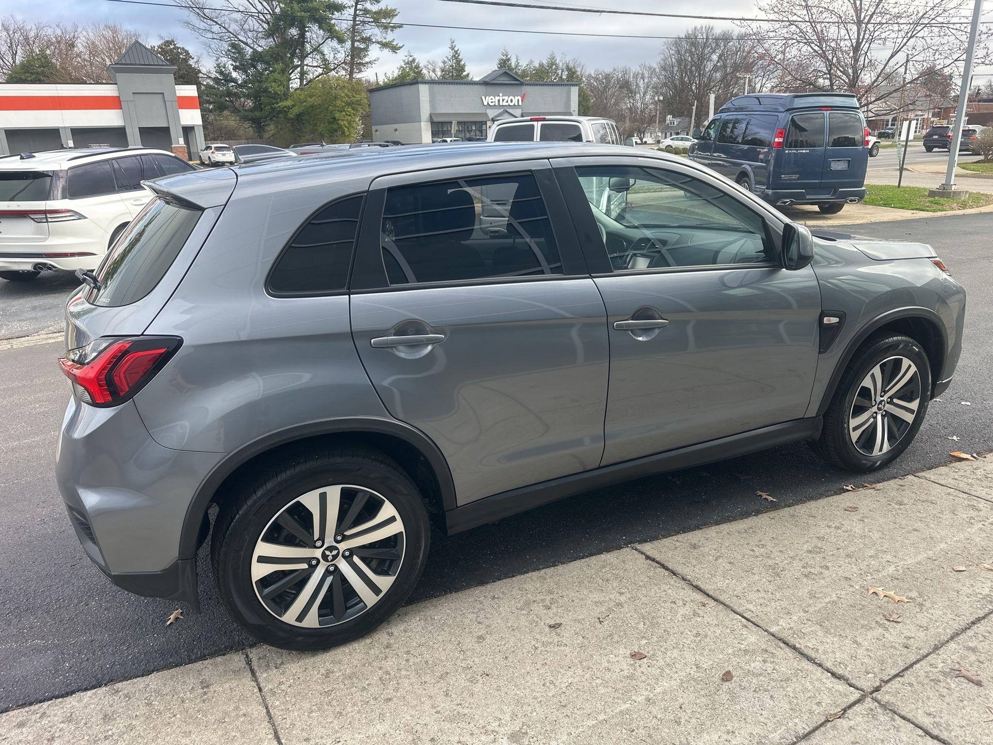 Mitsubishi Outlander Sport  2024