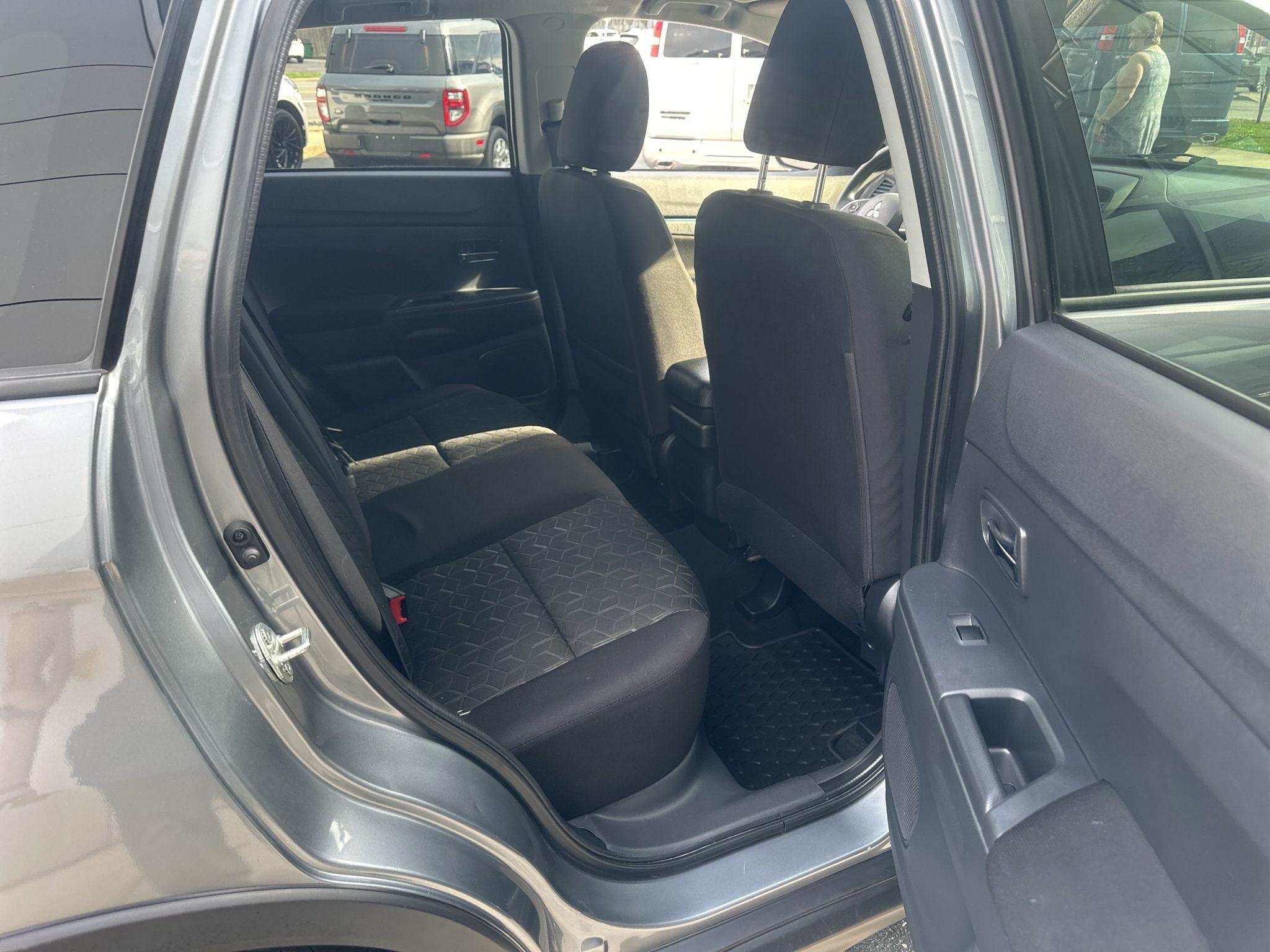 Mitsubishi Outlander Sport  2024