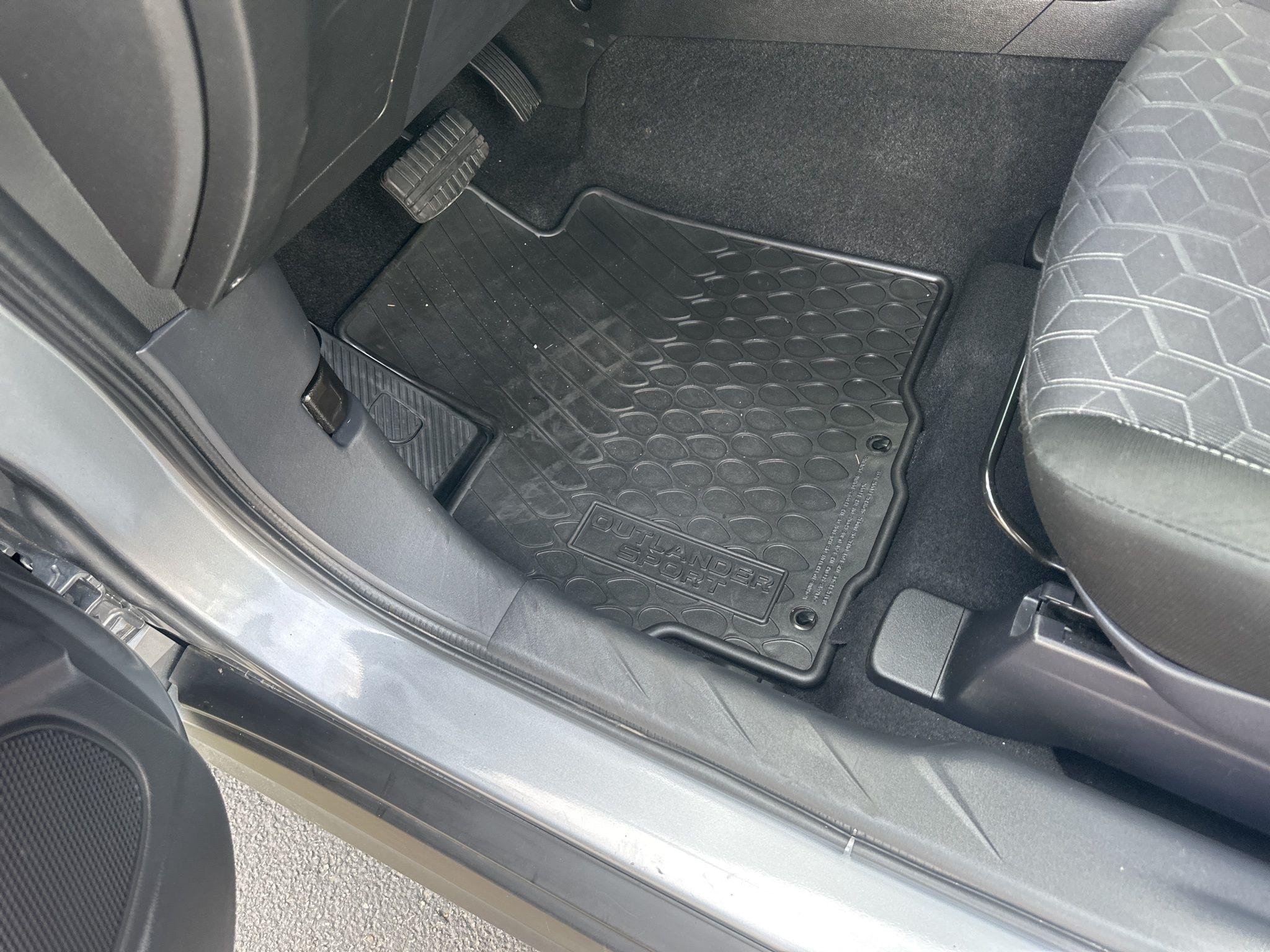 Mitsubishi Outlander Sport  2024