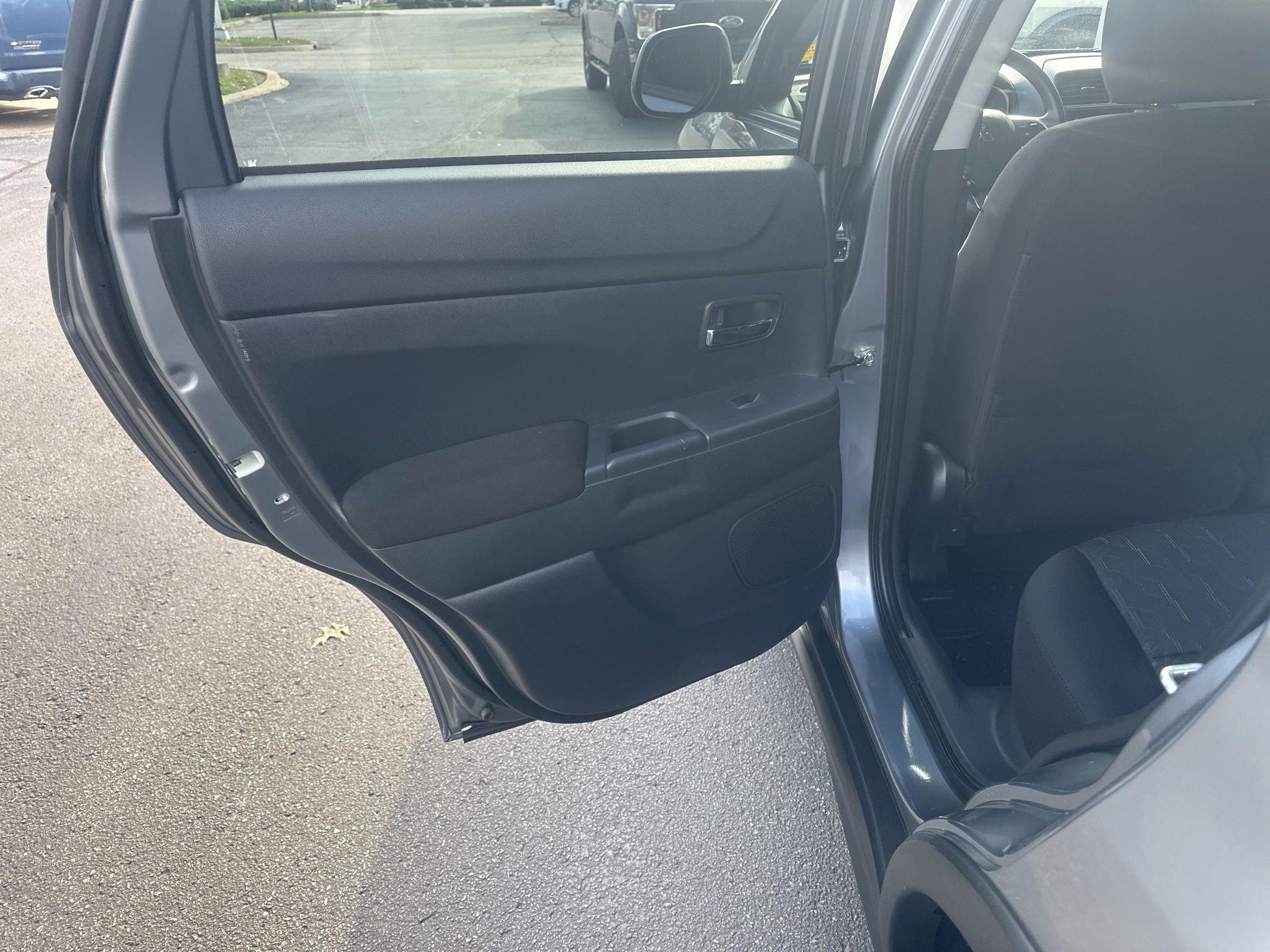 Mitsubishi Outlander Sport  2024