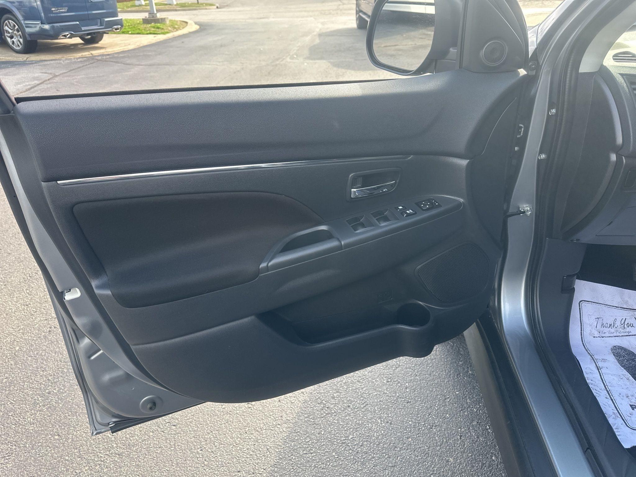 Mitsubishi Outlander Sport  2024