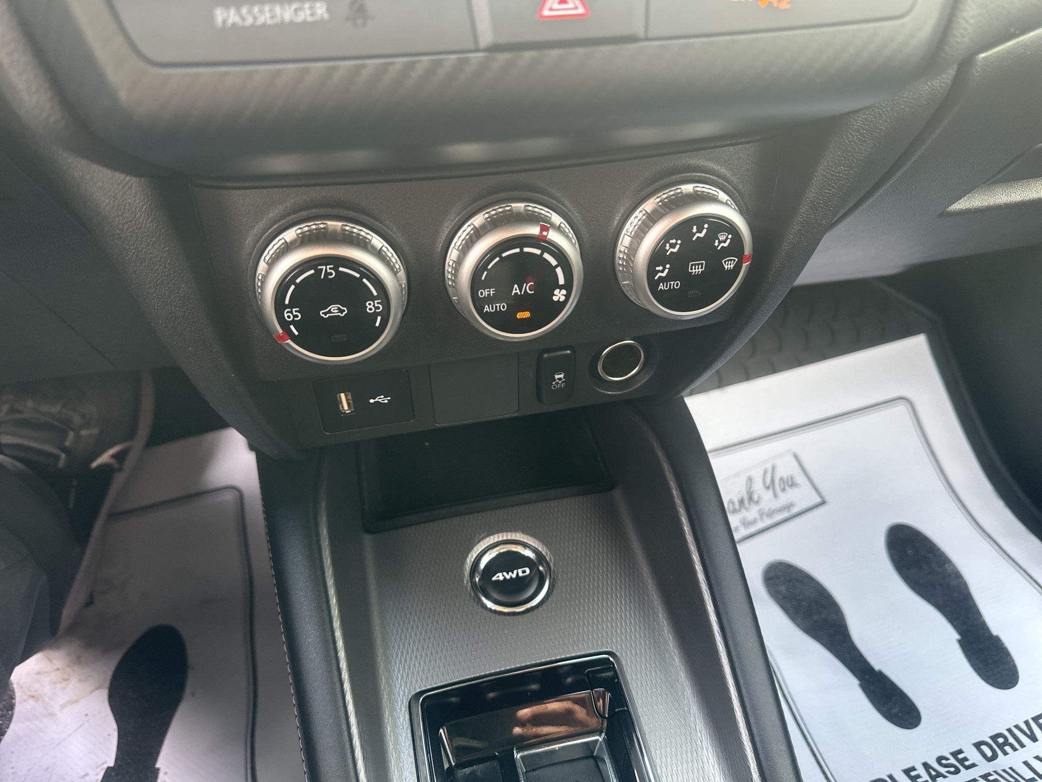 Mitsubishi Outlander Sport  2024