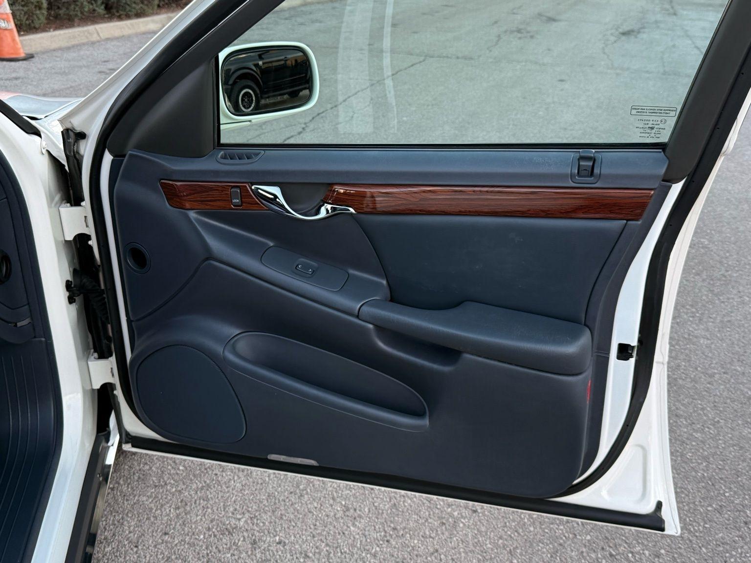 Cadillac DeVille  2002