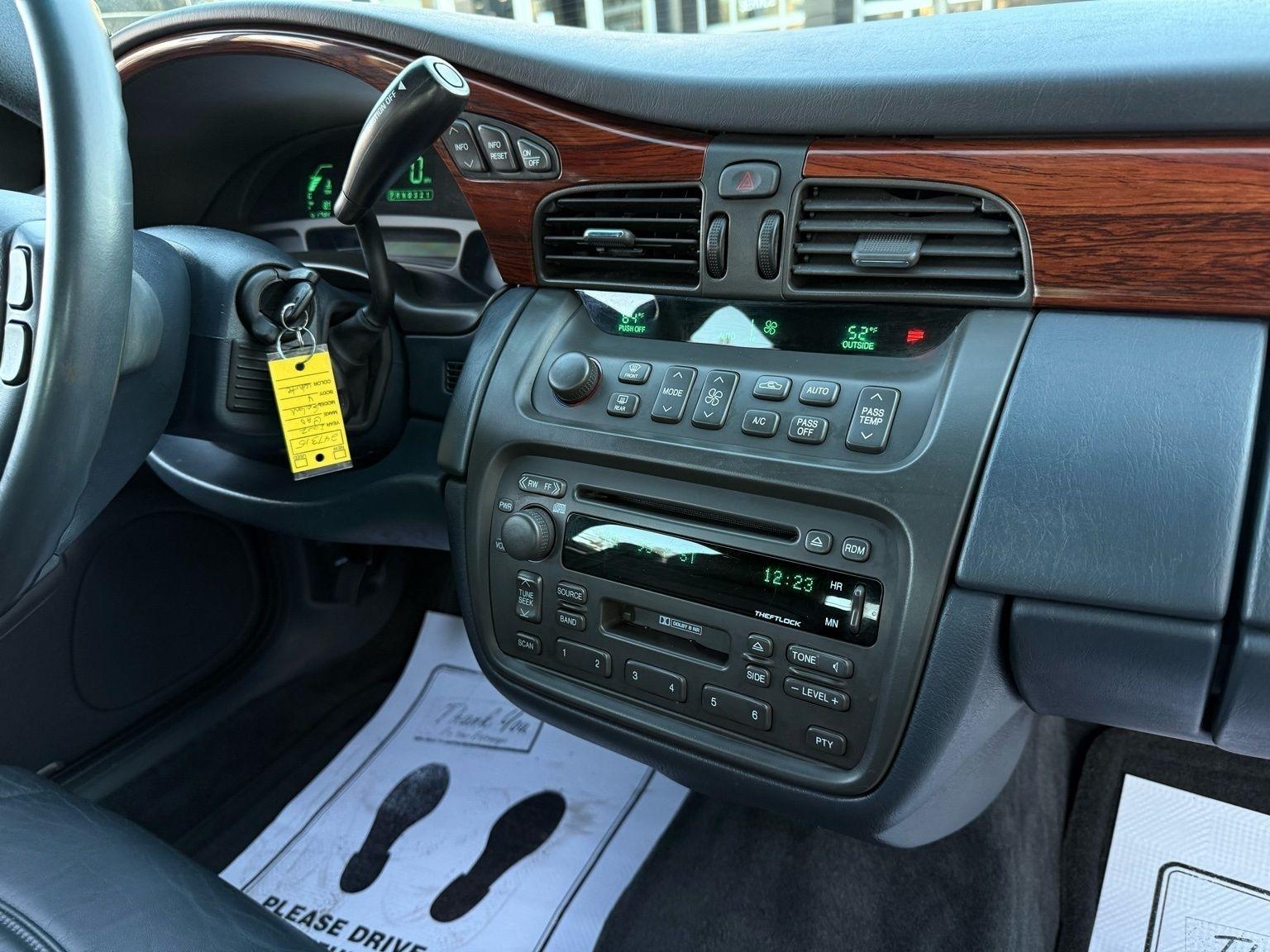 Cadillac DeVille  2002